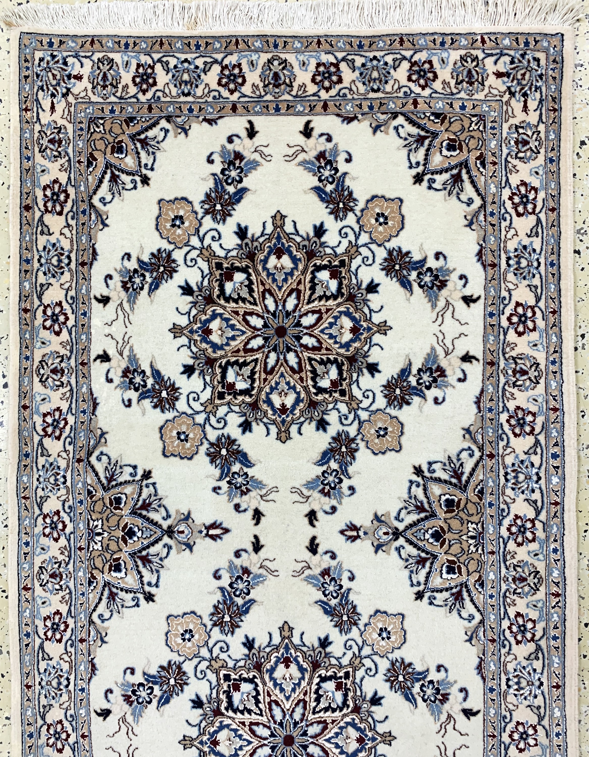 Detail a: Nain fein, Persien, Ende 20.Jhd, Korkwolle mit Seide, ca. 410 x 90 cm, Reinigungsbedürftig, EHZ: 2