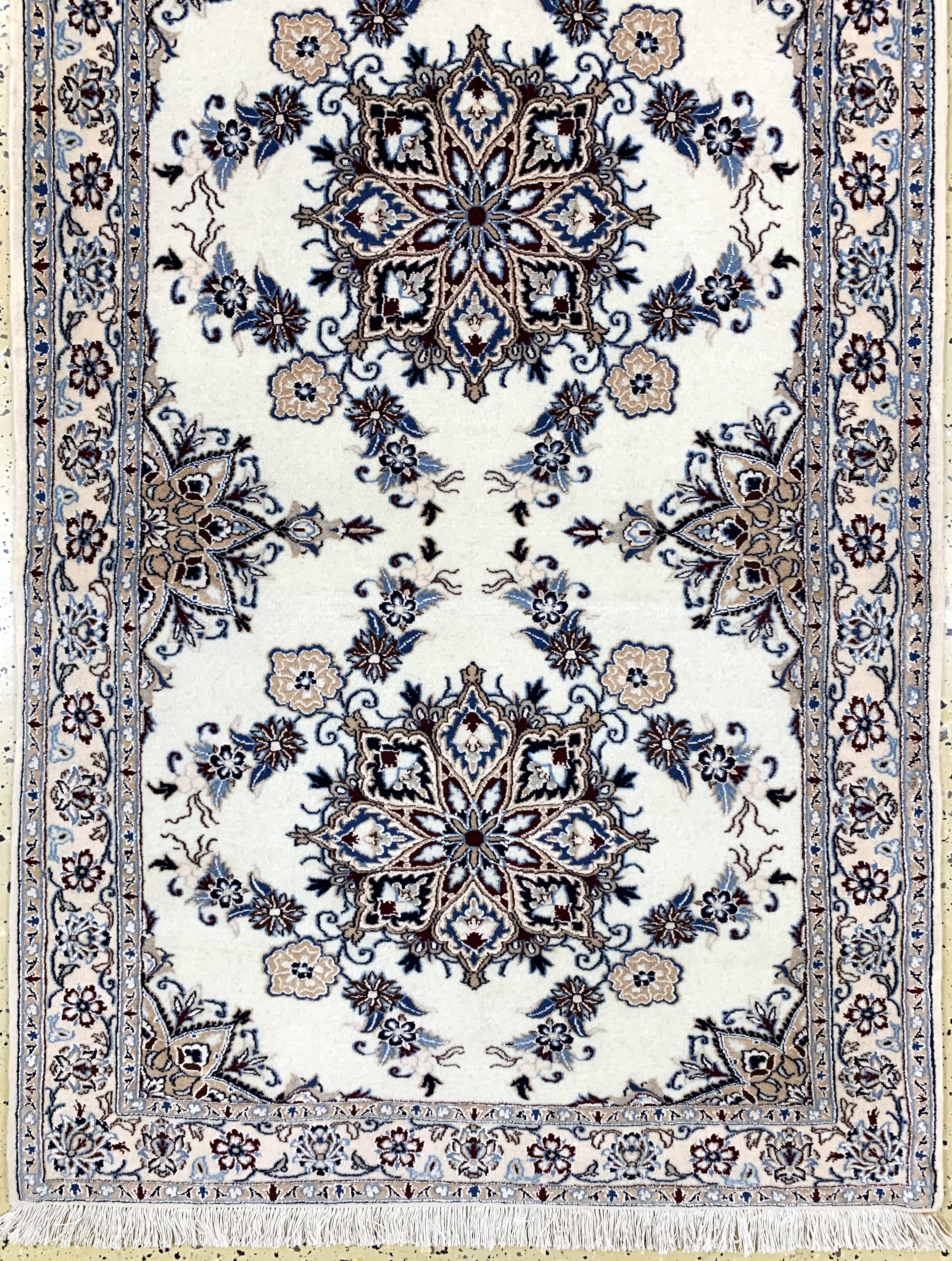 Detail d: Nain fein, Persien, Ende 20.Jhd, Korkwolle mit Seide, ca. 410 x 90 cm, Reinigungsbedürftig, EHZ: 2