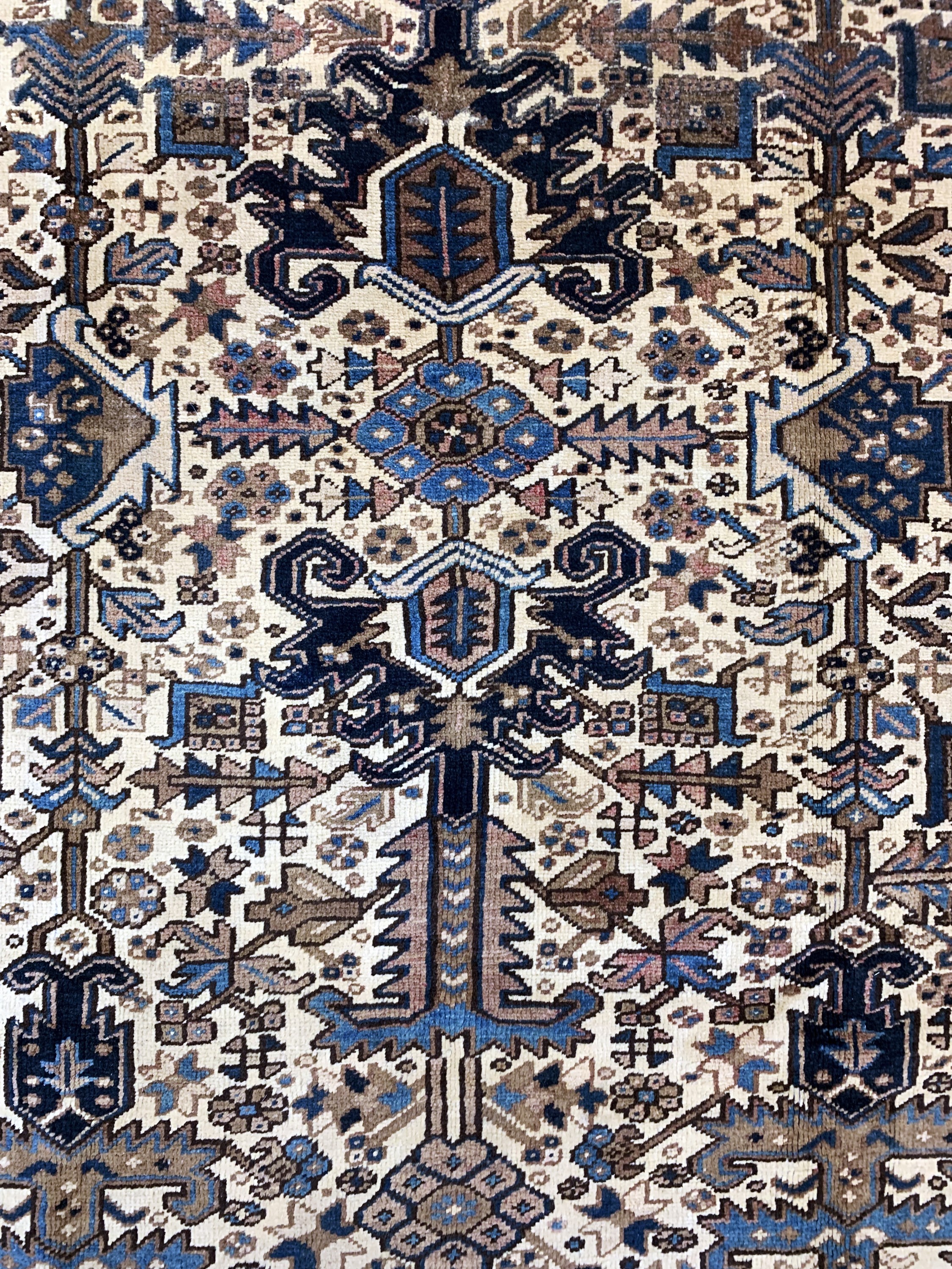 Detail c: Heriz alt, Persien, Mitte 20.Jhd, Wolle aufBaumwolle, ca. 325 x 242 cm, EHZ: 2