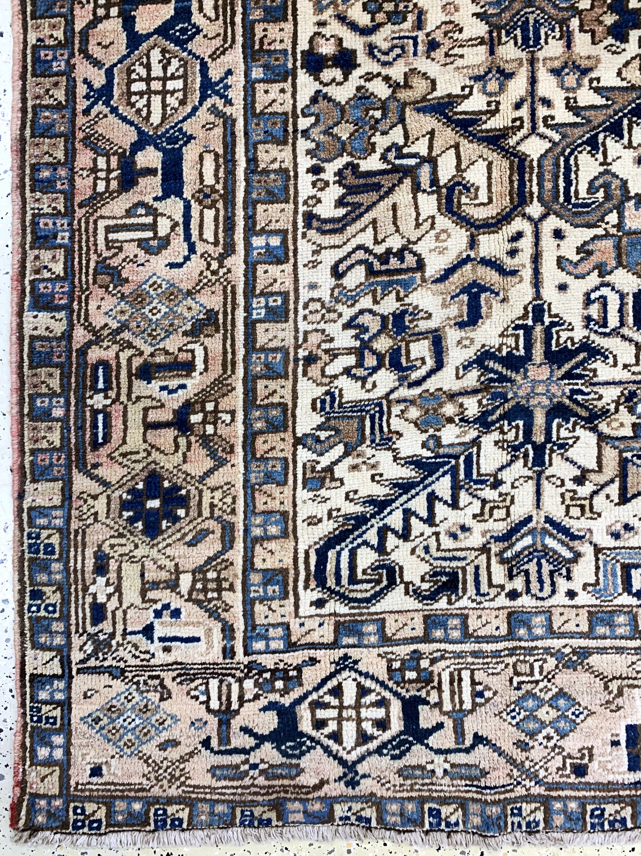 Detail b: Heriz alt, Persien, Mitte 20.Jhd, Wolle aufBaumwolle, ca. 242 x 215 cm, EHZ: 2
