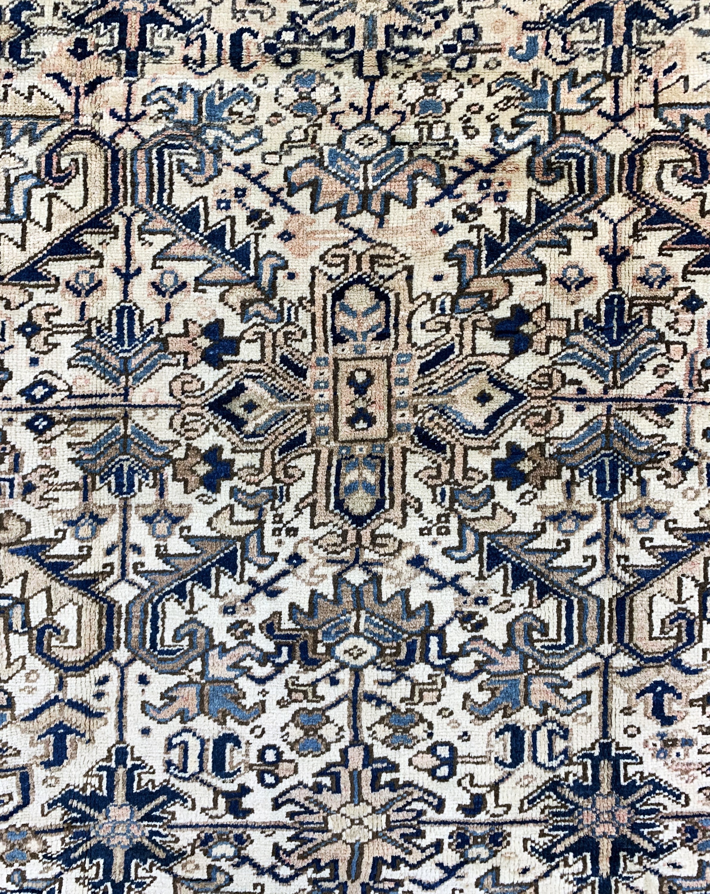 Detail c: Heriz alt, Persien, Mitte 20.Jhd, Wolle aufBaumwolle, ca. 242 x 215 cm, EHZ: 2