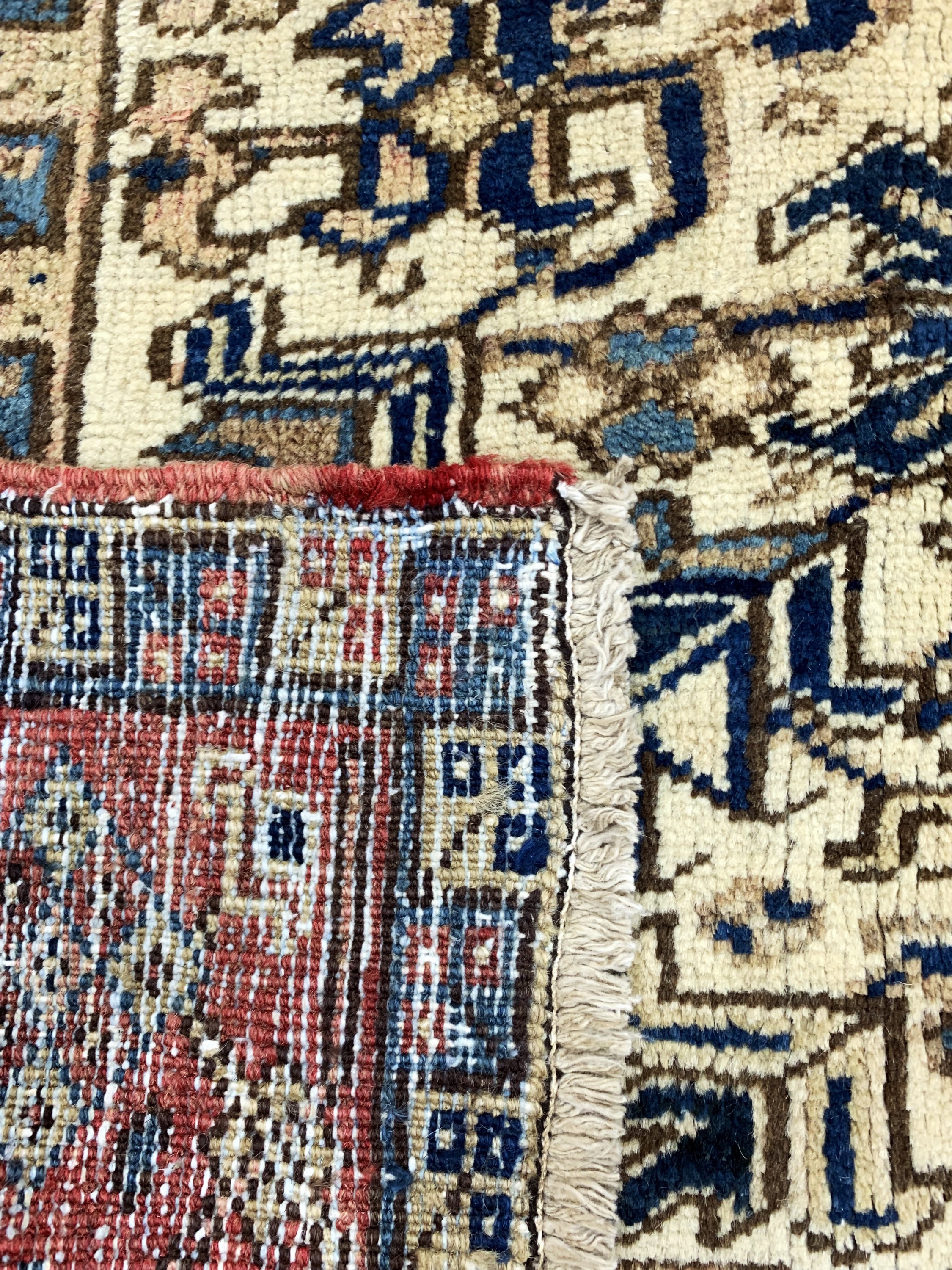 Detail g: Heriz alt, Persien, Mitte 20.Jhd, Wolle aufBaumwolle, ca. 242 x 215 cm, EHZ: 2