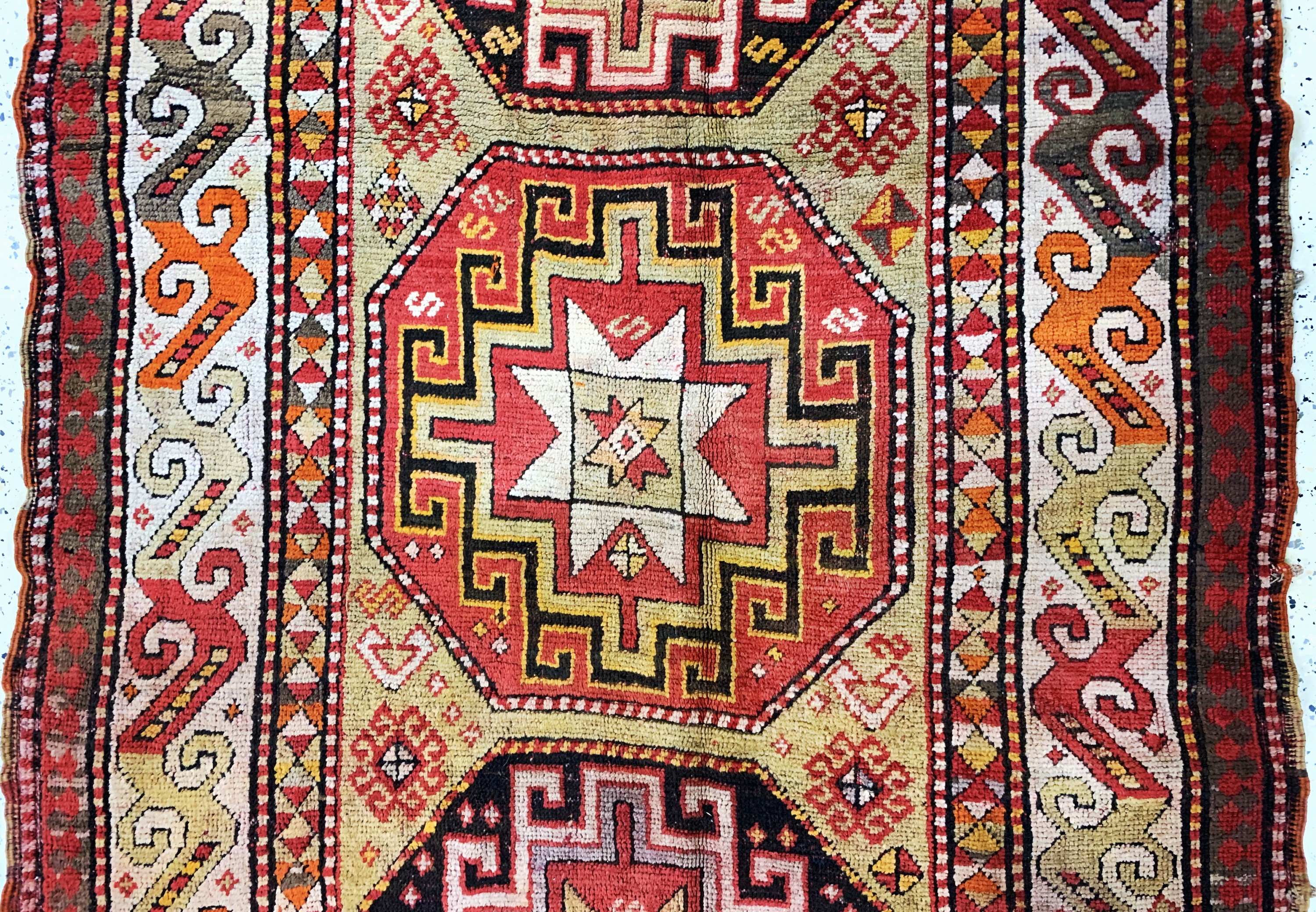Detail b: Kazak antik, Kaukasus, um 1900, Wolle auf Wolle, ca. 332 x 140 cm, EHZ: 3