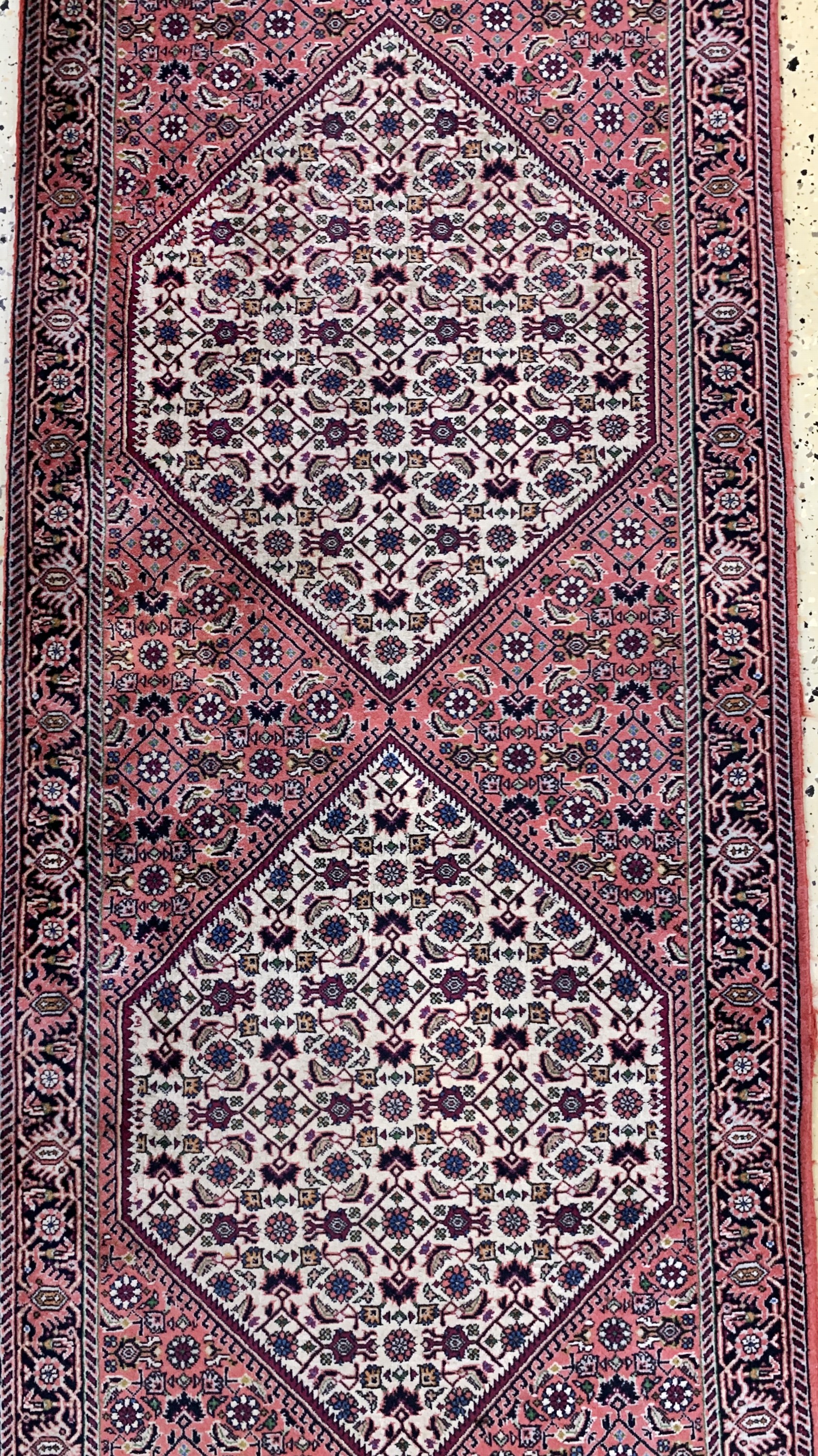 Detail c: Bidjar fein, Persien, Ende 20.Jhd, Wolle auf Baumwolle, ca. 537 x 83 cm, Ränder leicht beschädigt, EHZ: 2