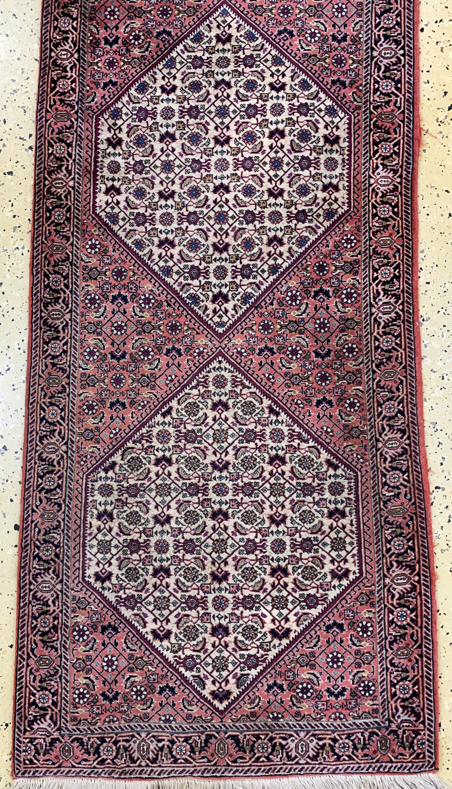 Detail d: Bidjar fein, Persien, Ende 20.Jhd, Wolle auf Baumwolle, ca. 537 x 83 cm, Ränder leicht beschädigt, EHZ: 2