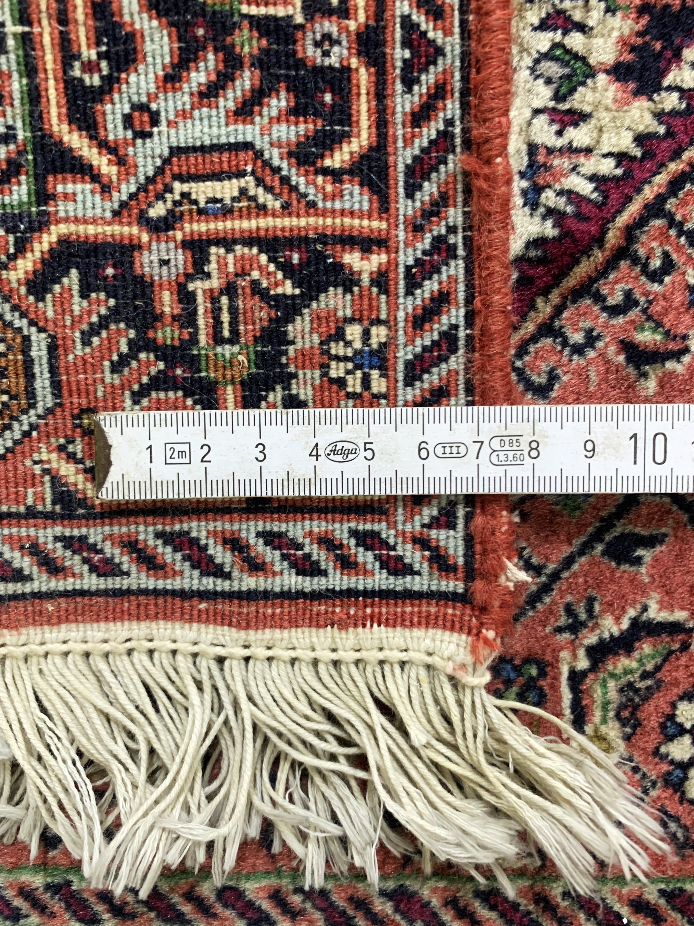 Detail e: Bidjar fein, Persien, Ende 20.Jhd, Wolle auf Baumwolle, ca. 537 x 83 cm, Ränder leicht beschädigt, EHZ: 2