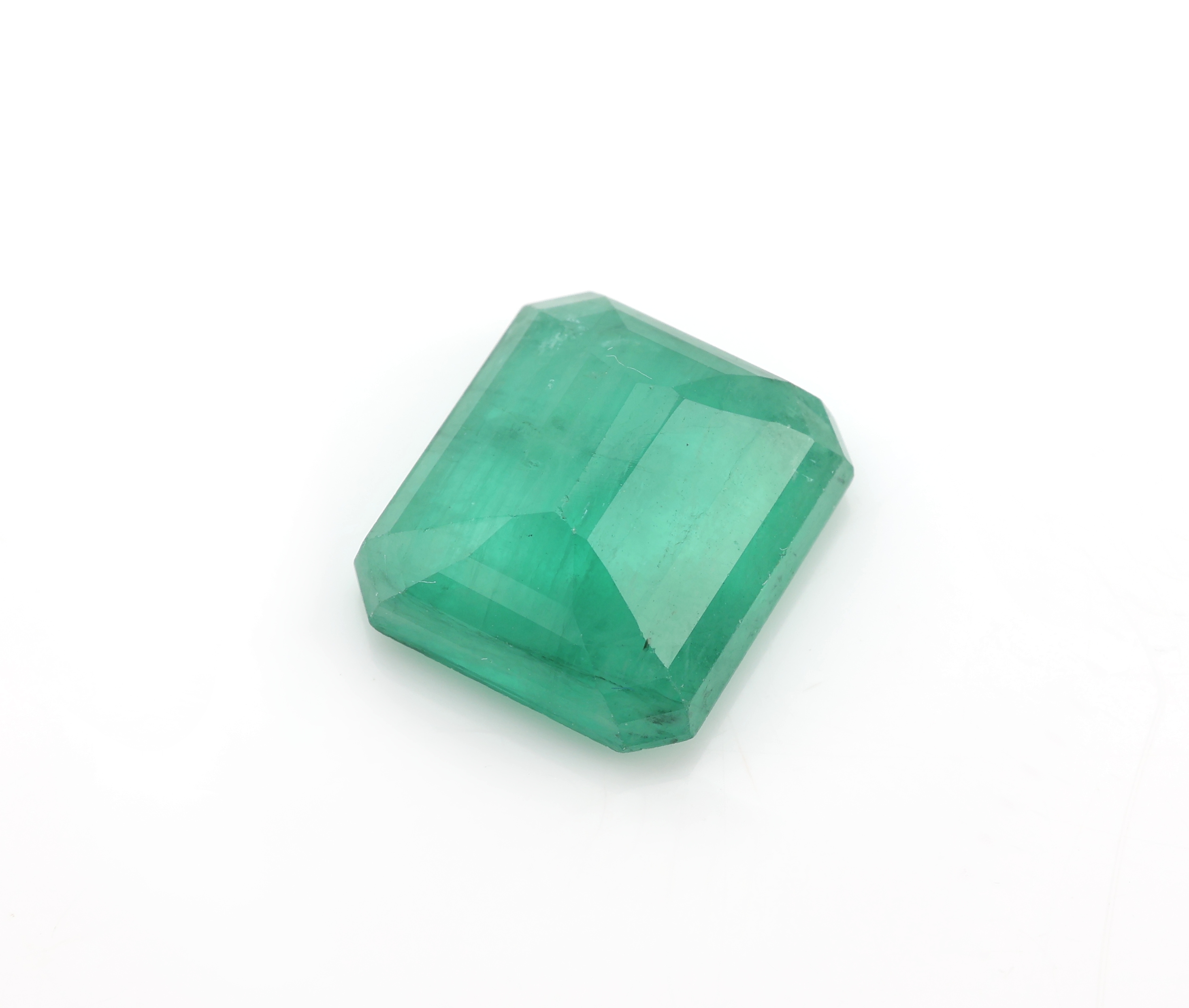 Detail a: Loser facett. Smaragd, 7.51 ct, Rechteck, nat. Einschlüsse