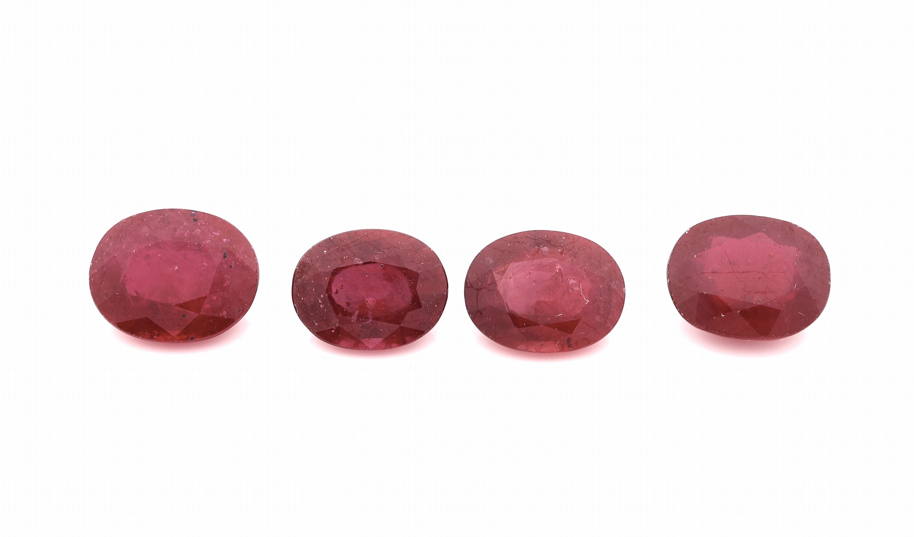 Lot 4 lose facett. Rubine, zus. 10.88 ct, oval, (beh.)