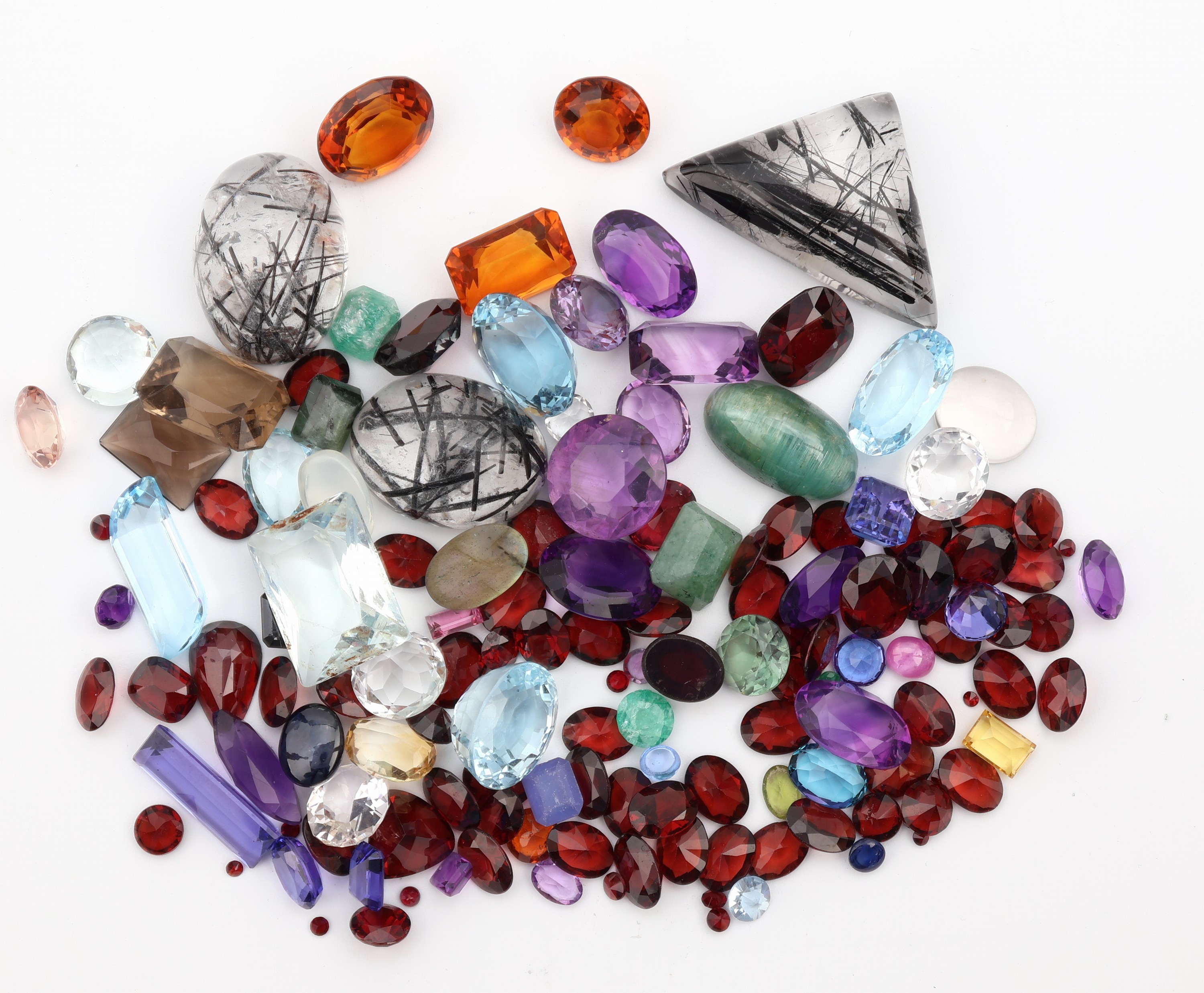 Lot lose Farbsteine, zus. 430.00 ct, u.a. Granat, Citrin, Rubin, Saphir, Quarze u.v.m., in versch. Formen und Größen, Ausfassware