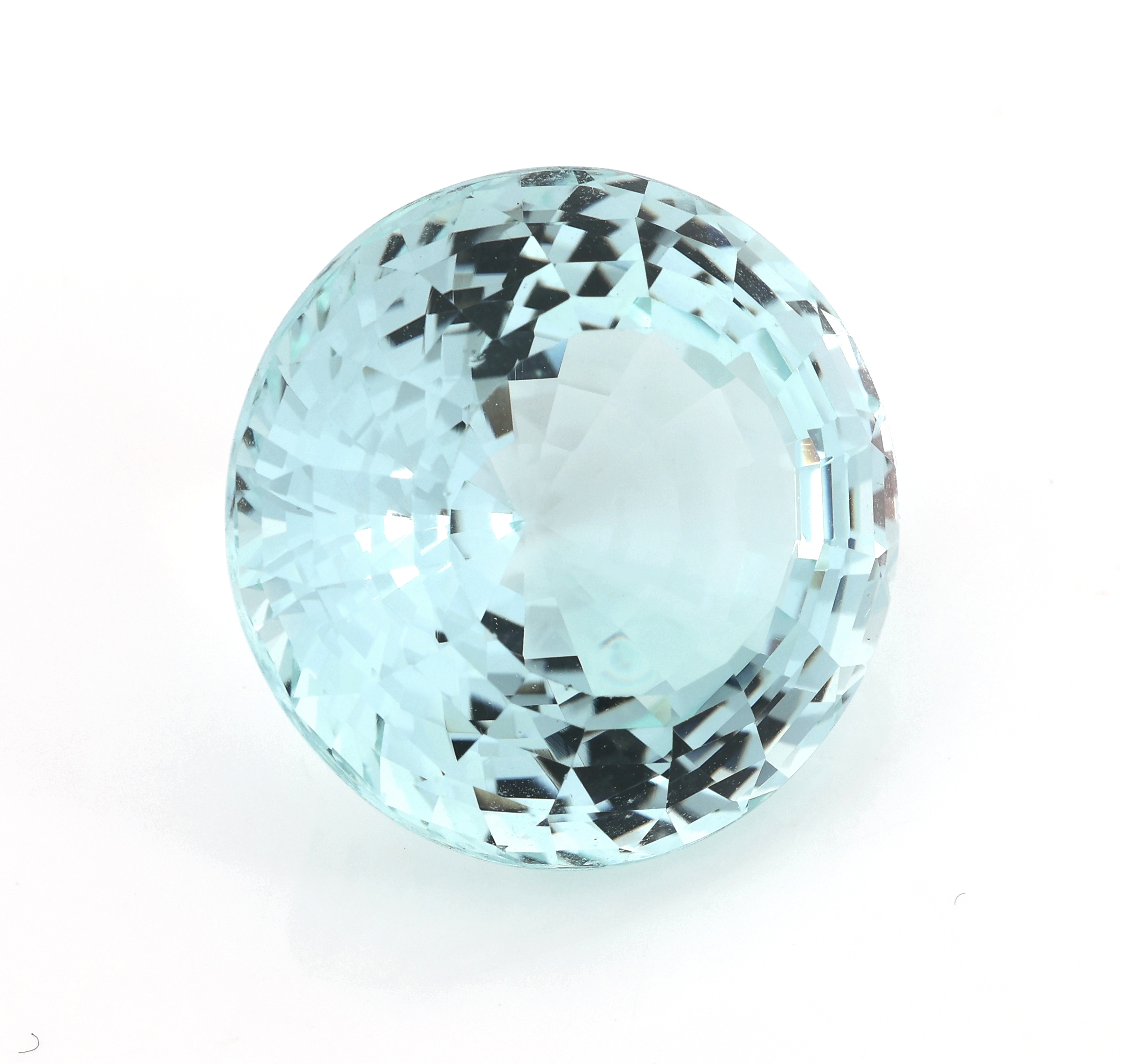Detail b: Loser facett. Aquamarin, 40.05 ct, im Treppenschliff