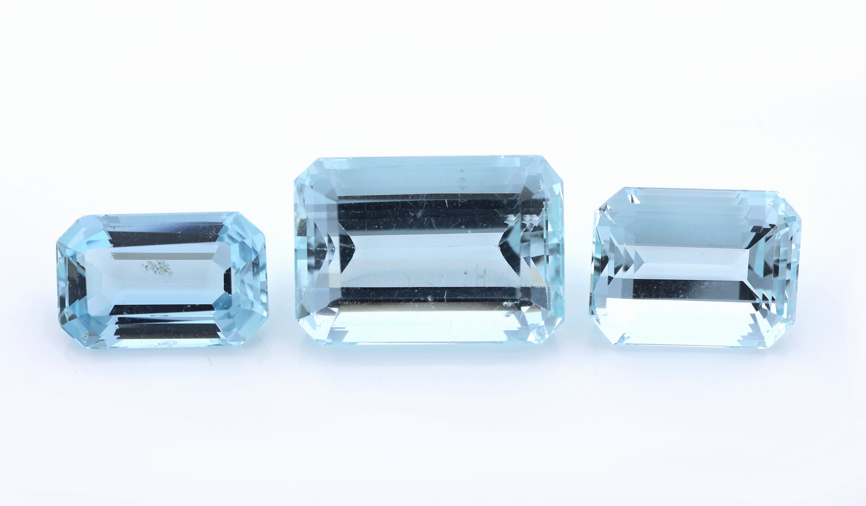 Lot 3 lose facett. Aquamarine, zus. 21.89 ct, im Emerald Cut, versch. Größen