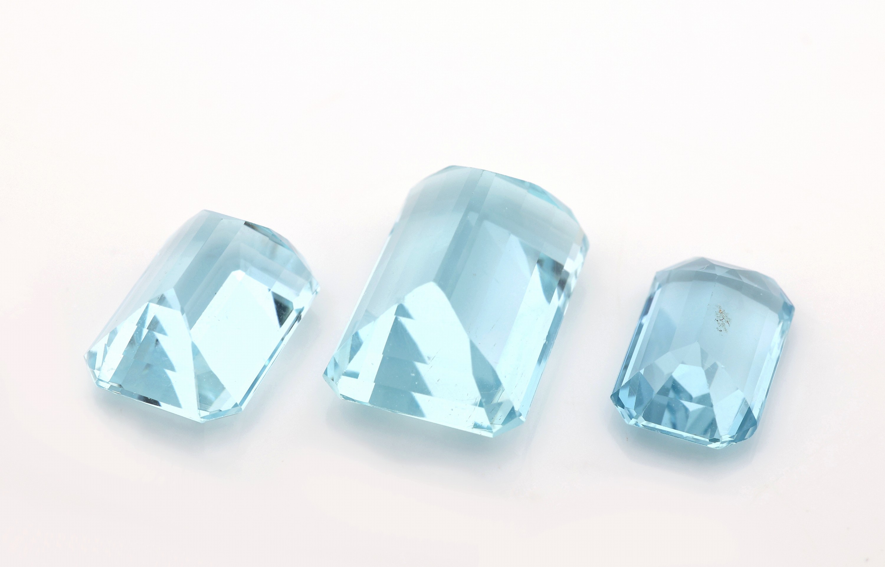 Detail a: Lot 3 lose facett. Aquamarine, zus. 21.89 ct, im Emerald Cut, versch. Größen