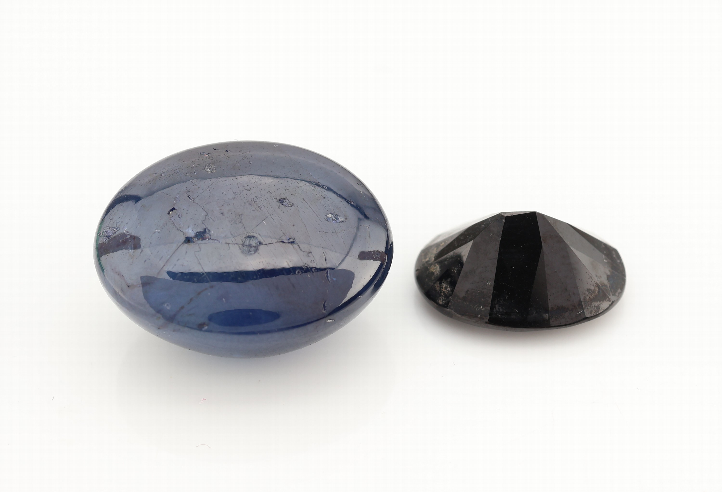 Detail b: Lot lose Saphire, zus. 100.02 ct, in versch. Formen, Farben, Größen und Schliffarten, z.T. Ausfassware