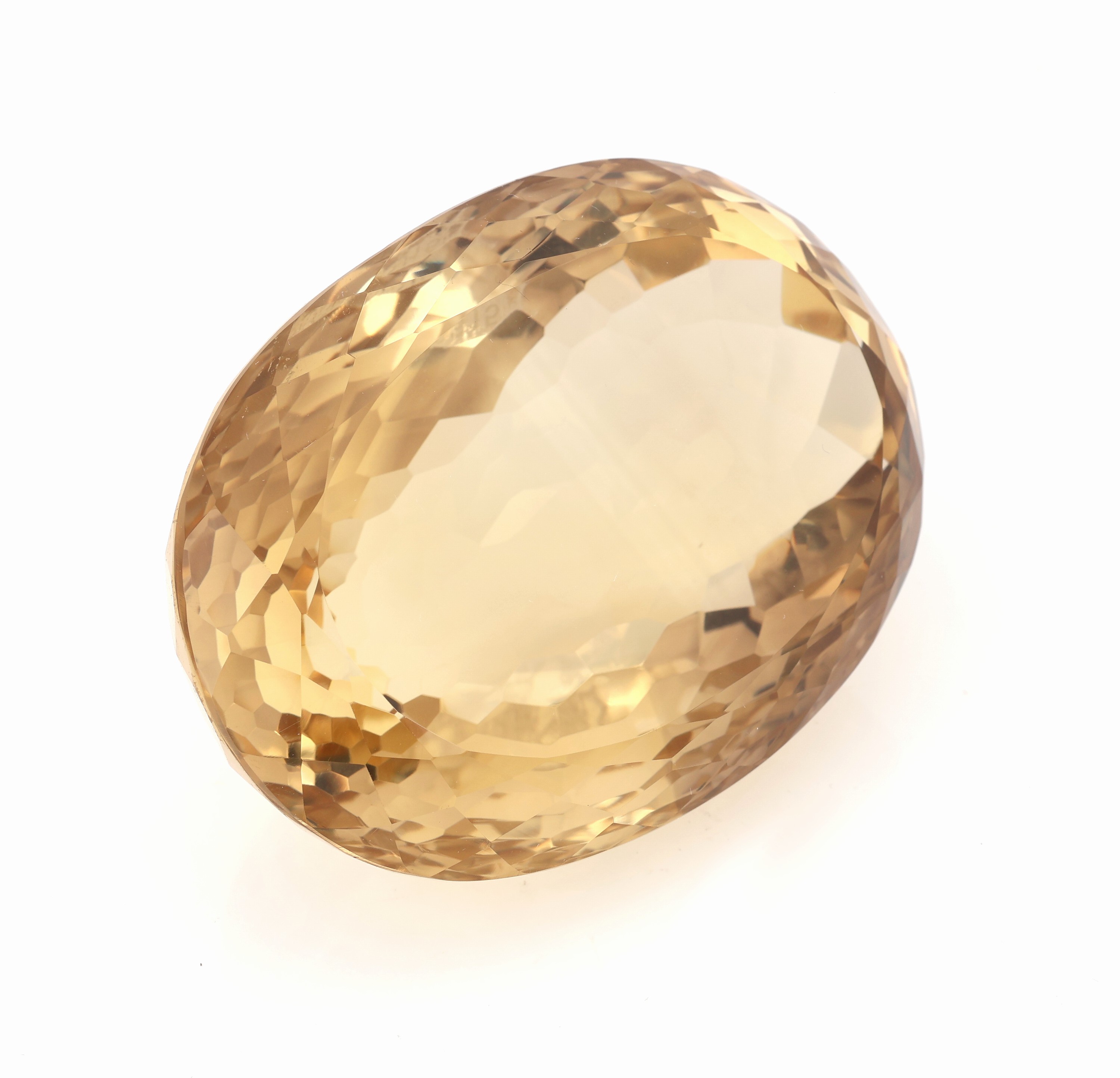 Detail a: Handschmeichler aus Citrin, 1067.00 ct, ovalfacett. im Scherenschliff, auch als Briefbeschwerer geeignet, ca. 7.5 x 5 x 3.5 cm, gewogen