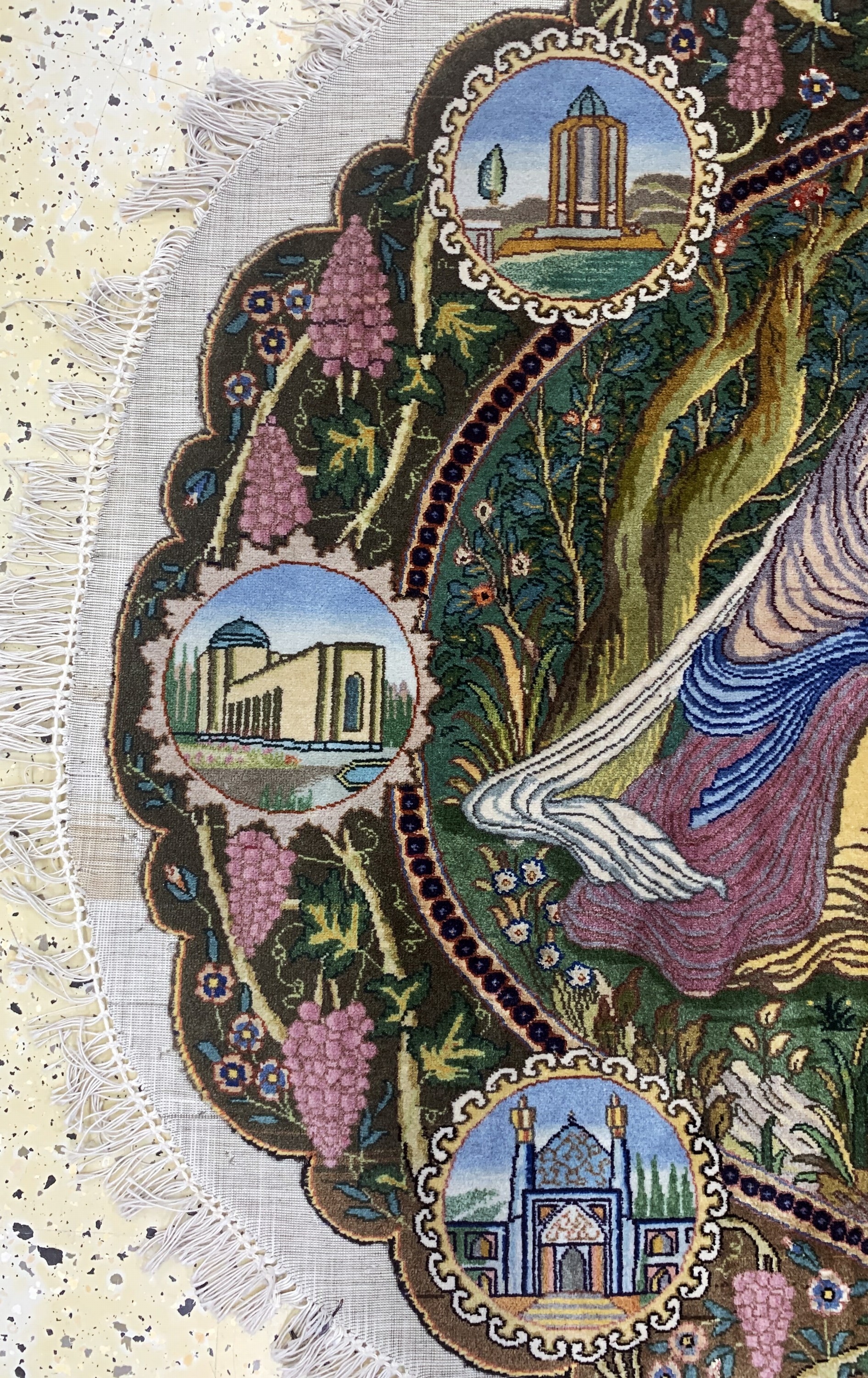 Detail c: Täbriz fein(50 Raj), Persien, Mitte 20.Jhd,Korkwolle mit Seide, ca. 180 x 130 cm, Mottenfraß, EHZ: 2