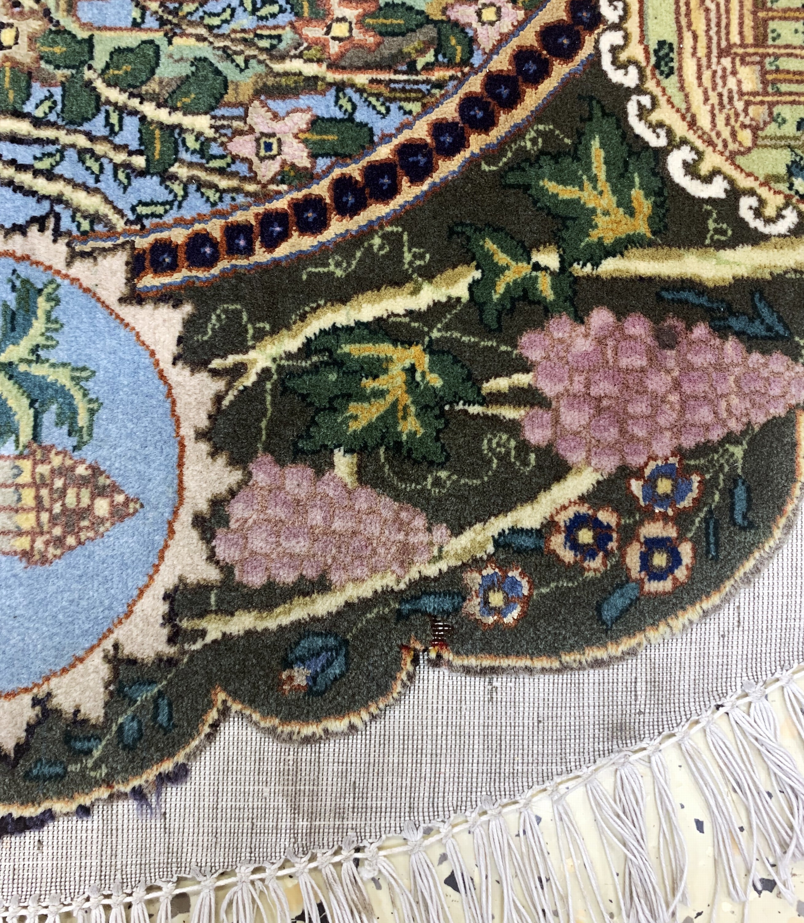 Detail d: Täbriz fein(50 Raj), Persien, Mitte 20.Jhd,Korkwolle mit Seide, ca. 180 x 130 cm, Mottenfraß, EHZ: 2