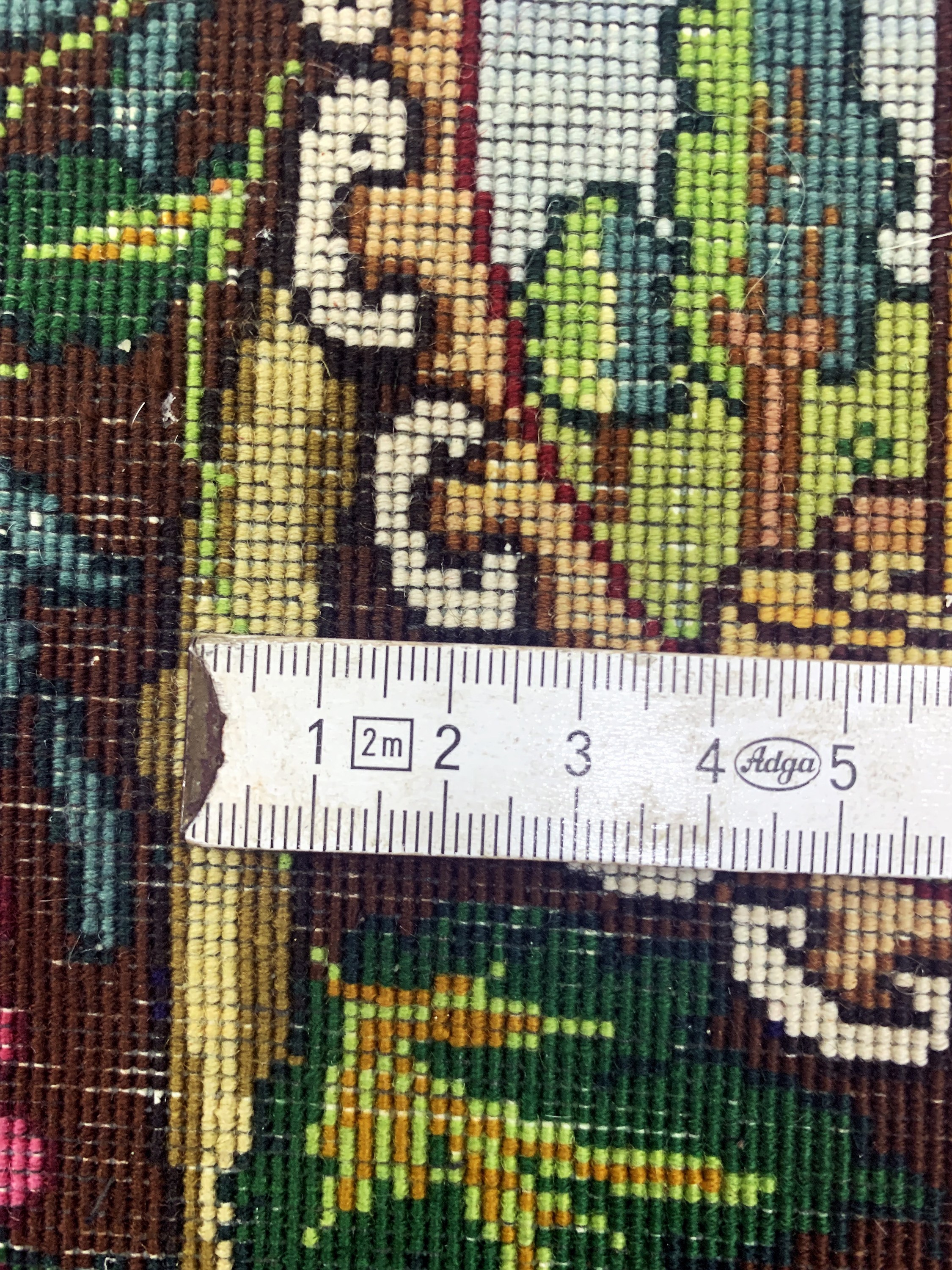 Detail e: Täbriz fein(50 Raj), Persien, Mitte 20.Jhd,Korkwolle mit Seide, ca. 180 x 130 cm, Mottenfraß, EHZ: 2