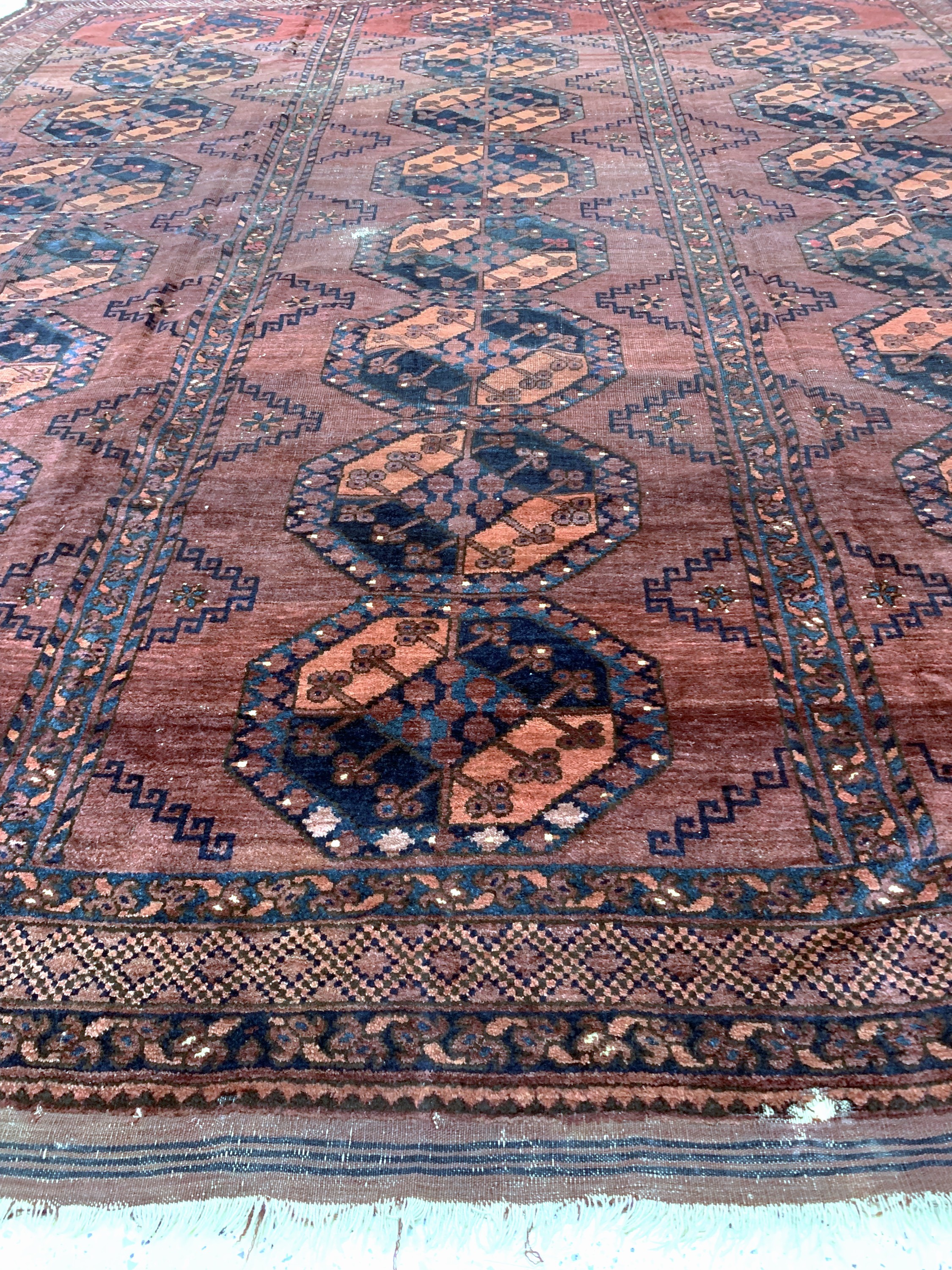 Detail e: Ersari antik, Turkmenistan, 19.Jhd, Wolle auf Wolle, ca. 344 x 304 cm, EHZ: 4