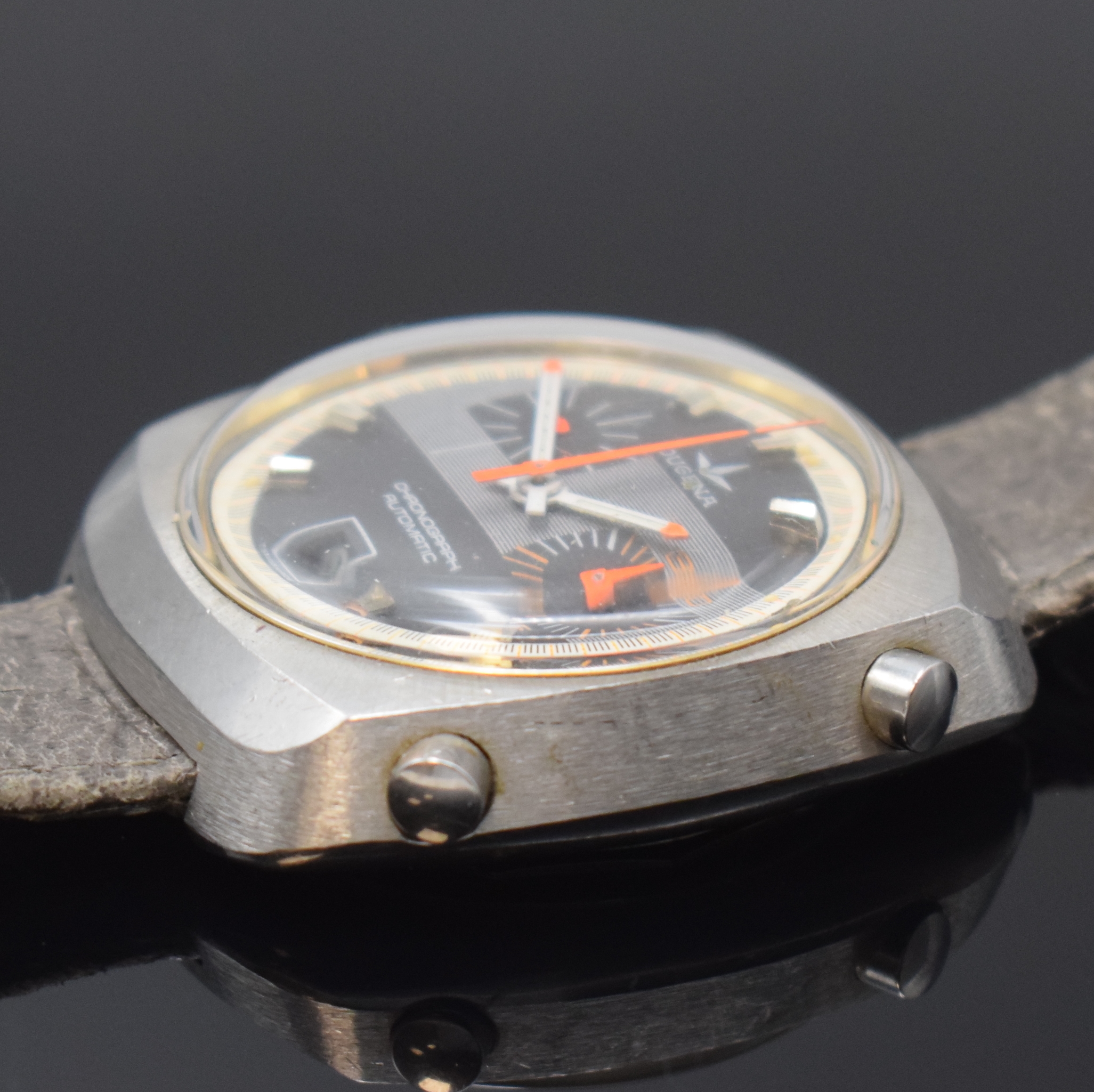 Detail b: DUGENA seltener vintage Armbandchronograph, Schweiz um 1968, Automatik mit Microrotor, Edelstahlgeh., Boden verschr., 30 Min.- Stoppz., Index bei 5 ...