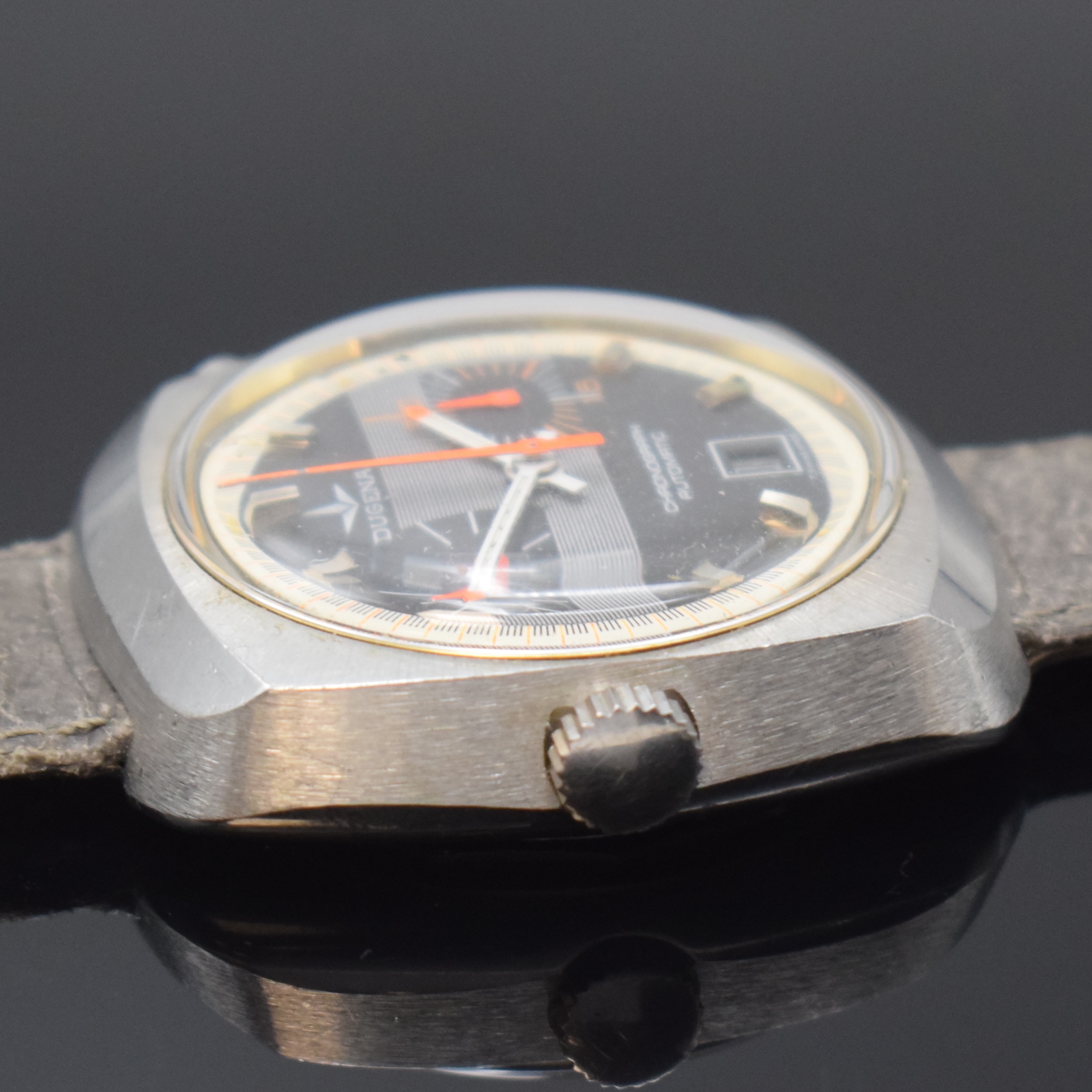 Detail c: DUGENA seltener vintage Armbandchronograph, Schweiz um 1968, Automatik mit Microrotor, Edelstahlgeh., Boden verschr., 30 Min.- Stoppz., Index bei 5 ...