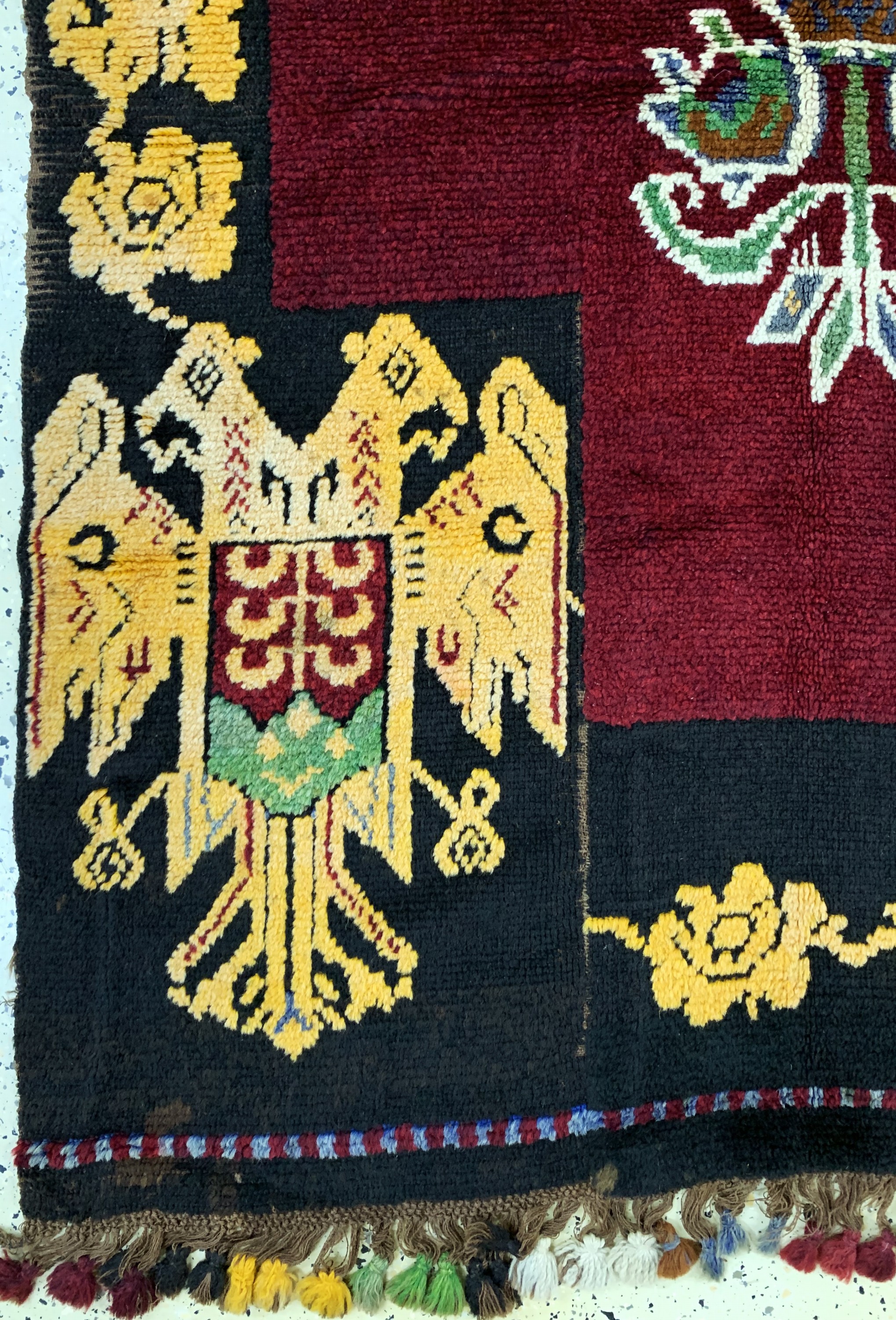 Detail b: 3 Bahniger"Wappen-Teppich", Türkei, Anfang 20.Jhd, Wolle auf Wolle, ca. 202 x 141 cm, EHZ: 2-3