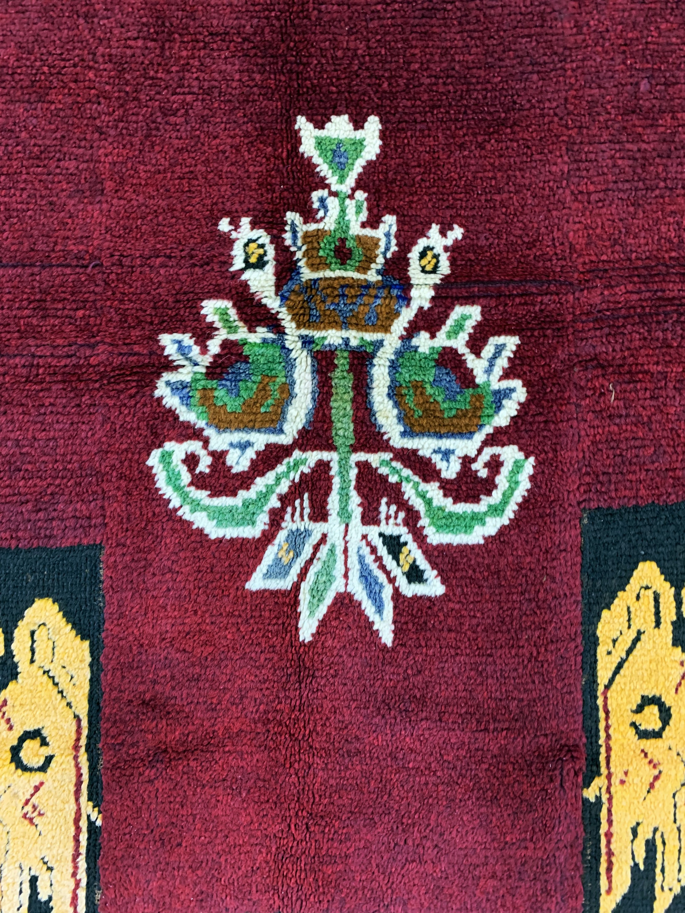 Detail c: 3 Bahniger"Wappen-Teppich", Türkei, Anfang 20.Jhd, Wolle auf Wolle, ca. 202 x 141 cm, EHZ: 2-3