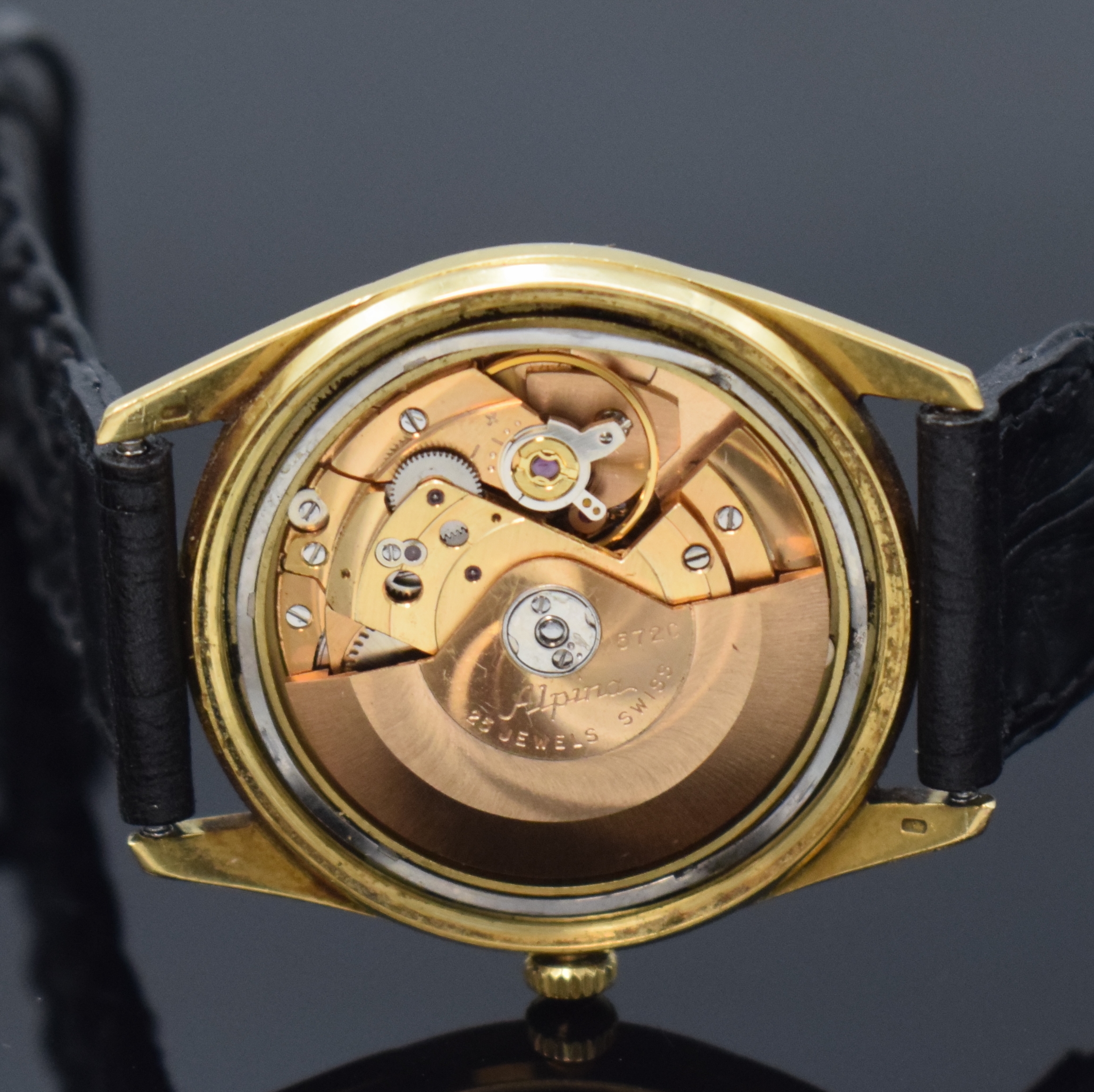 Detail e: ALPINA President Herrenarmbanduhr in GG 750/000, Automatik, Schweiz 1960er Jahre, Boden geschr., silb. Zifferbl. m. aufgel. Indizes, Zentralsek., ...