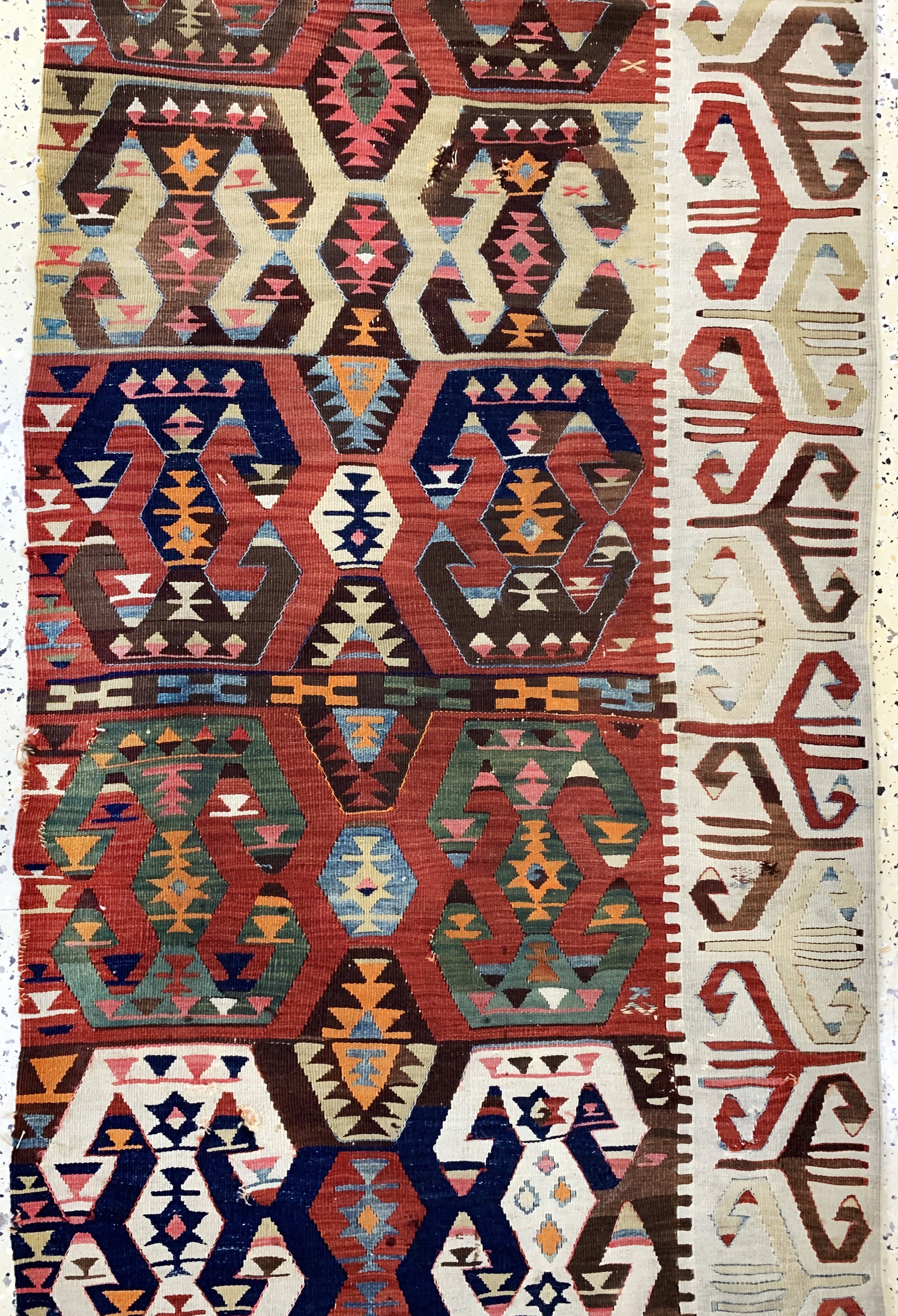 Detail b: Aydin Kelim antik, Türkei, um 1900, Wolle auf Wolle, ca. 340 x 83 cm, EHZ: 3-4