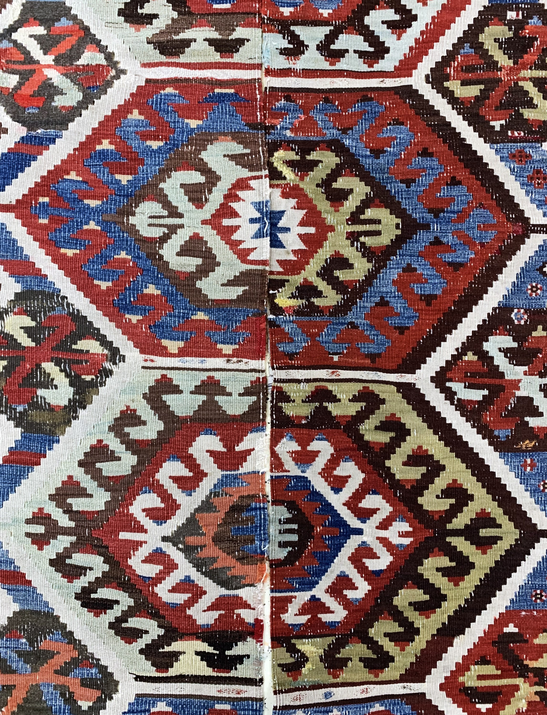 Detail c: Karaman Kelim antik, Türkei, 19.Jhd, Wolle auf Wolle, ca. 320 x 183 cm, EHZ: 3(2 getrennte Bahnen)