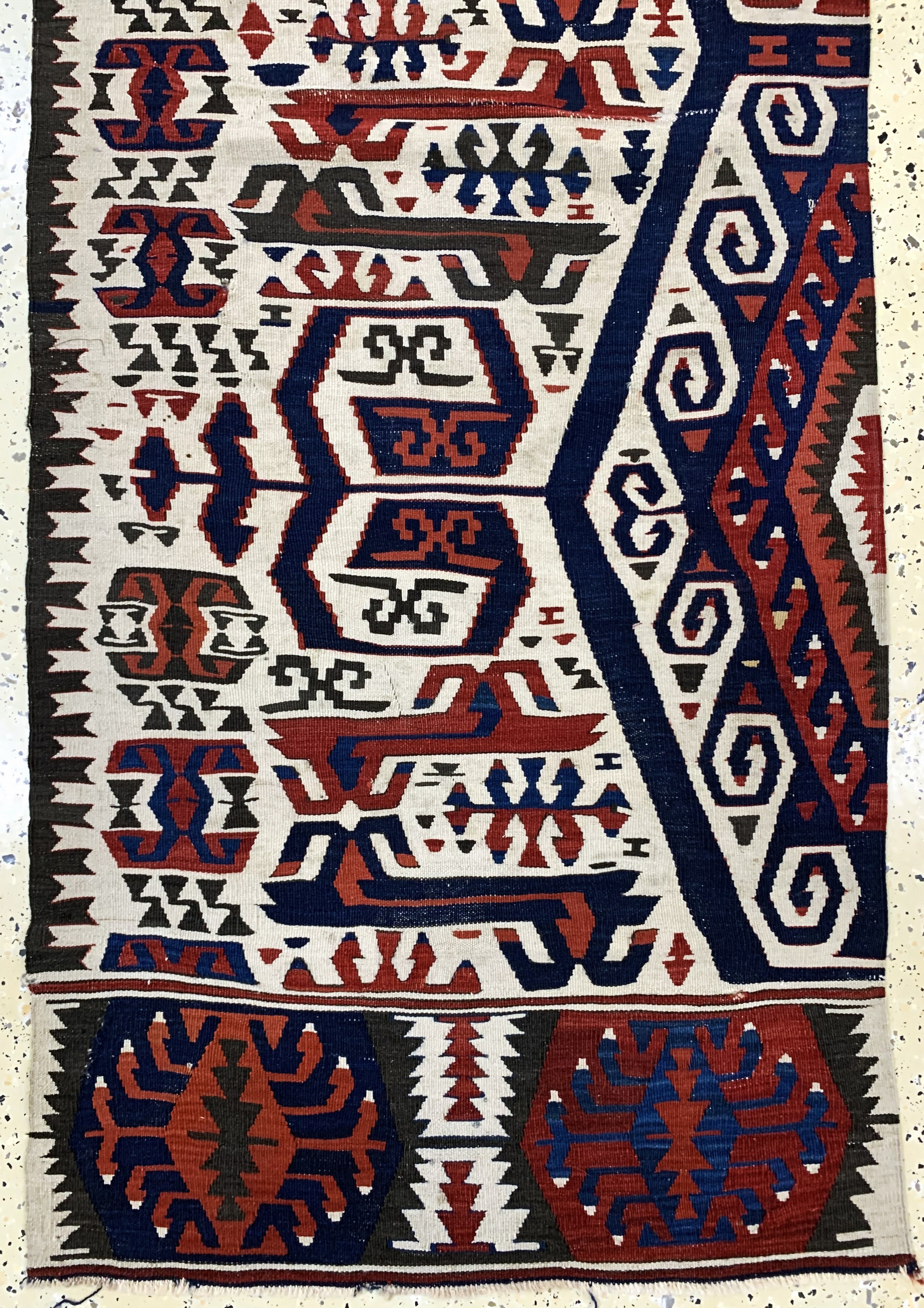 Detail c: Aksaray Kelim antik, Türkei, um 1900, Wolleauf Wolle, ca. 290 x 80 cm, EHZ: 3, (kleine Löcher)