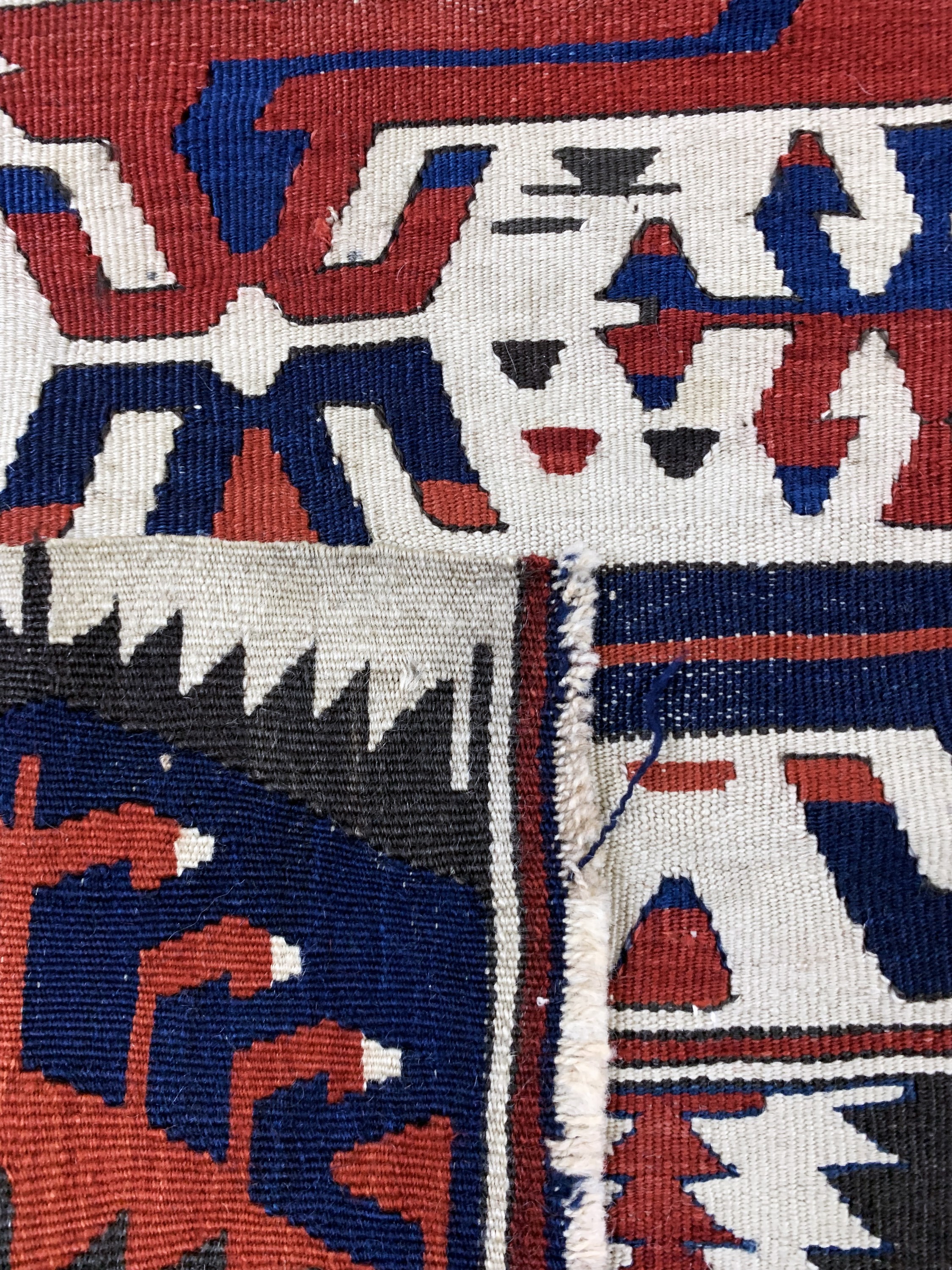Detail d: Aksaray Kelim antik, Türkei, um 1900, Wolleauf Wolle, ca. 290 x 80 cm, EHZ: 3, (kleine Löcher)