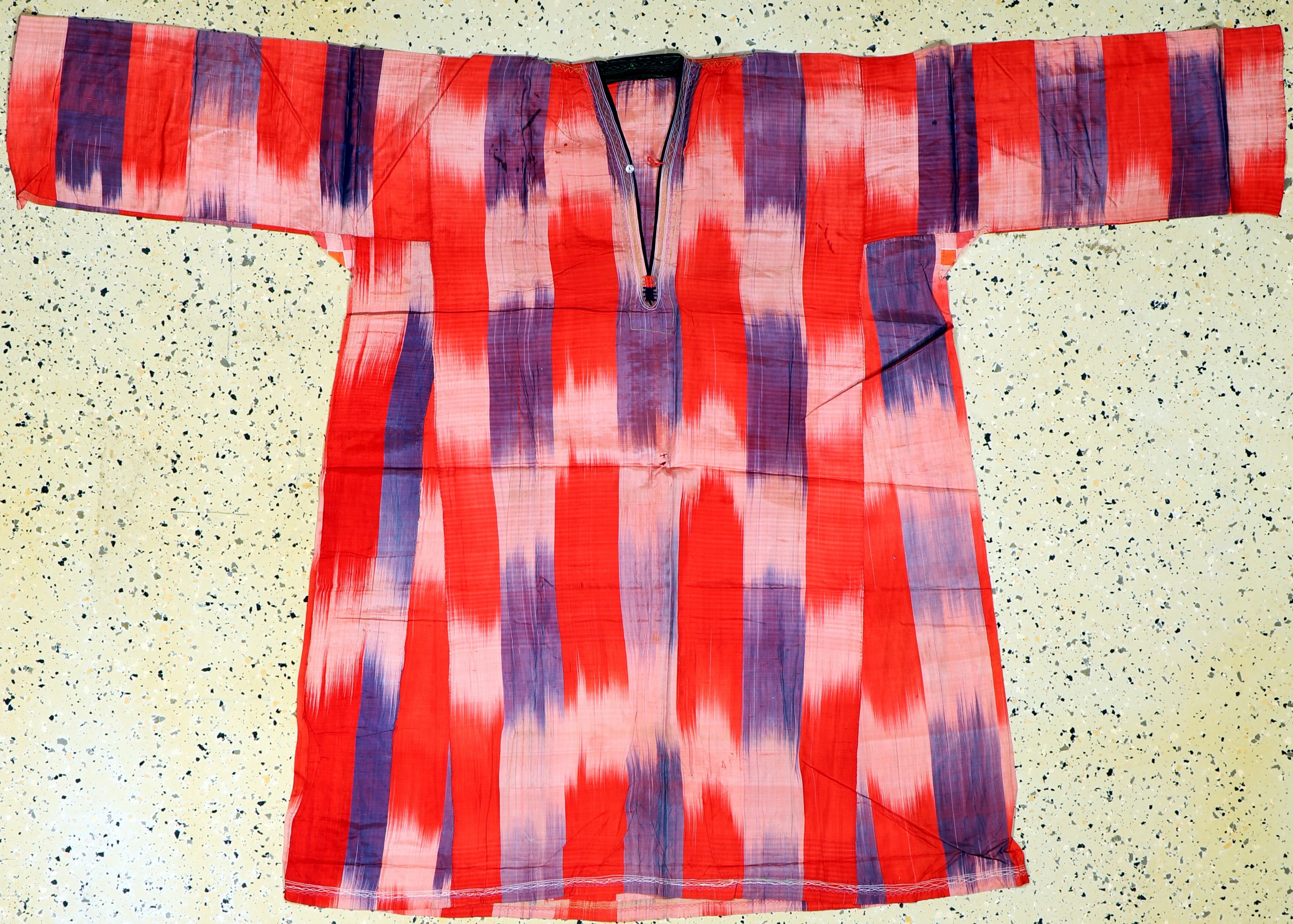 Antike"Ikat"Robe, Uzbekistan, um 1900, Seide, Männergrösse, EHZ: 3, (mehrere kleine Löcher)