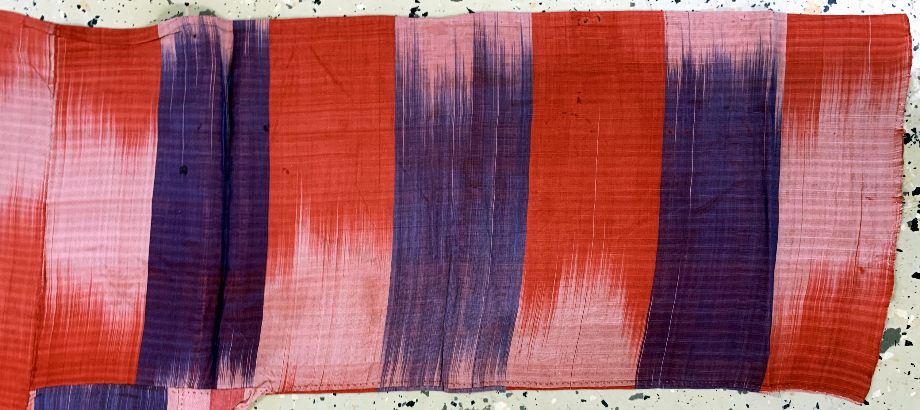 Detail d: Antike"Ikat"Robe, Uzbekistan, um 1900, Seide, Männergrösse, EHZ: 3, (mehrere kleine Löcher)