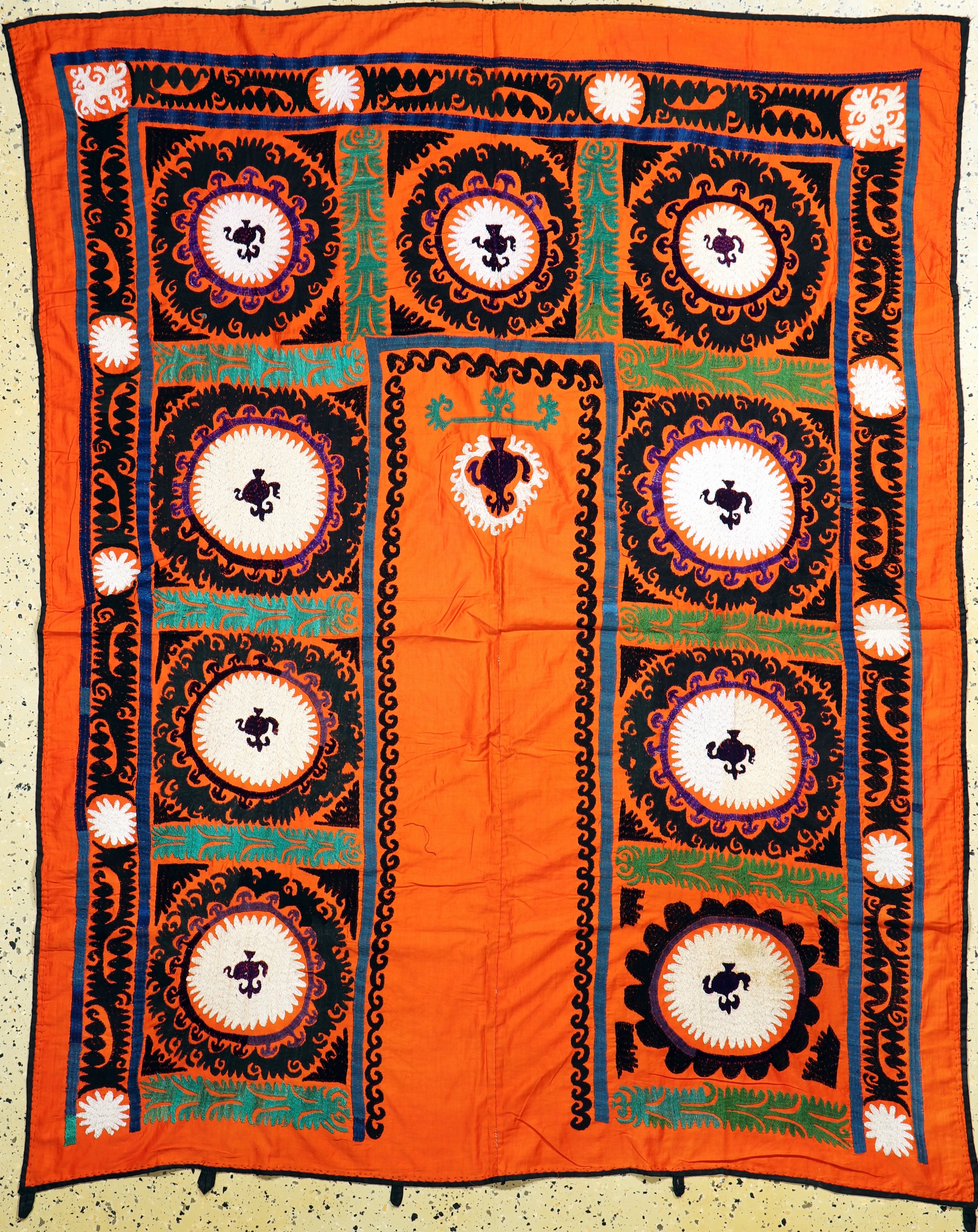 "Susani"alt, Uzbekistan, Anfang 20.Jhd, Baumwollstickerei, ca. 185 x 148 cm, EHZ: 2