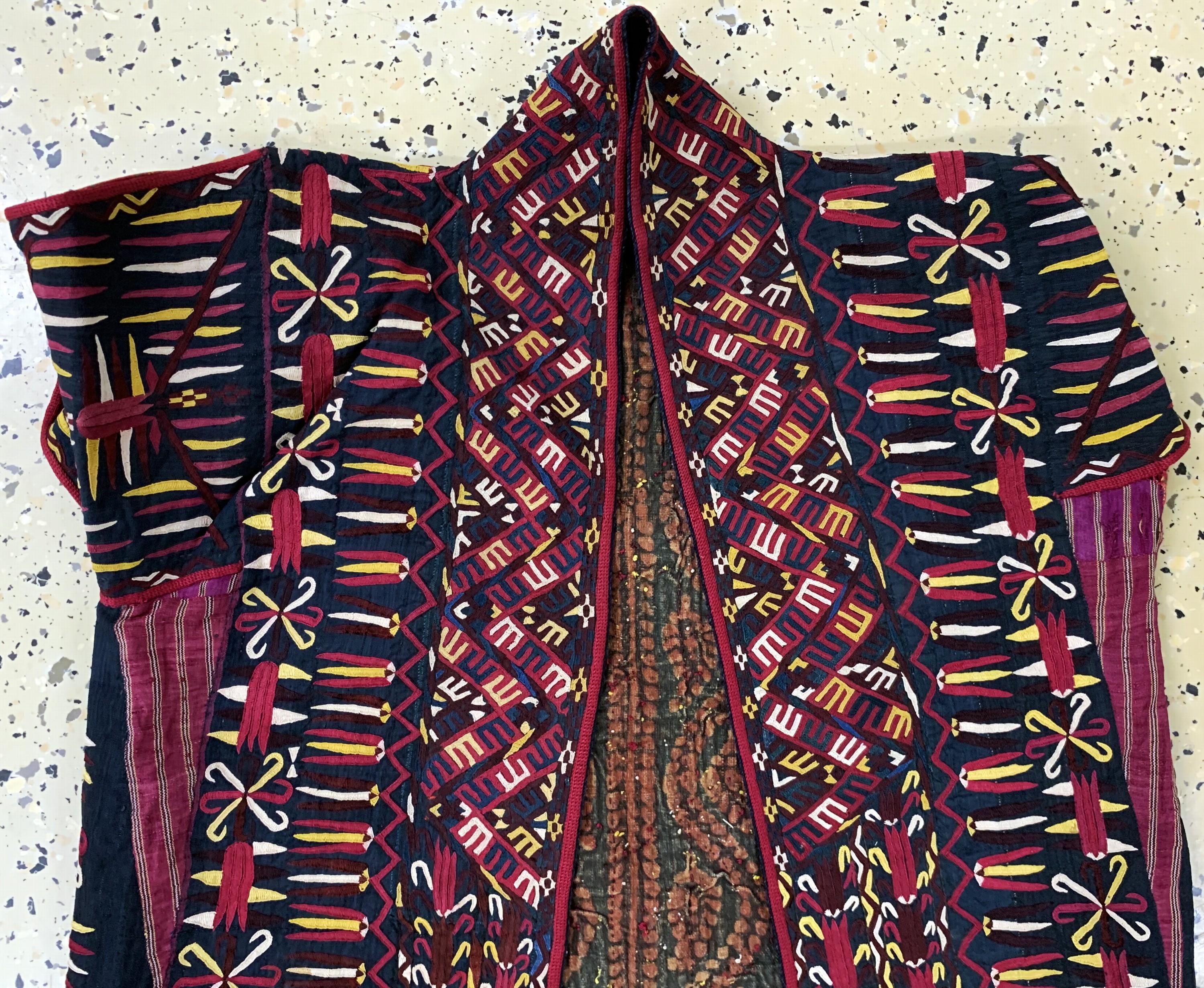 Detail a: Tekke"Chirpy", Turkmenistan, Anfang 20.Jhd,Seidenstickerei, Frauengrösse, EHZ: 2