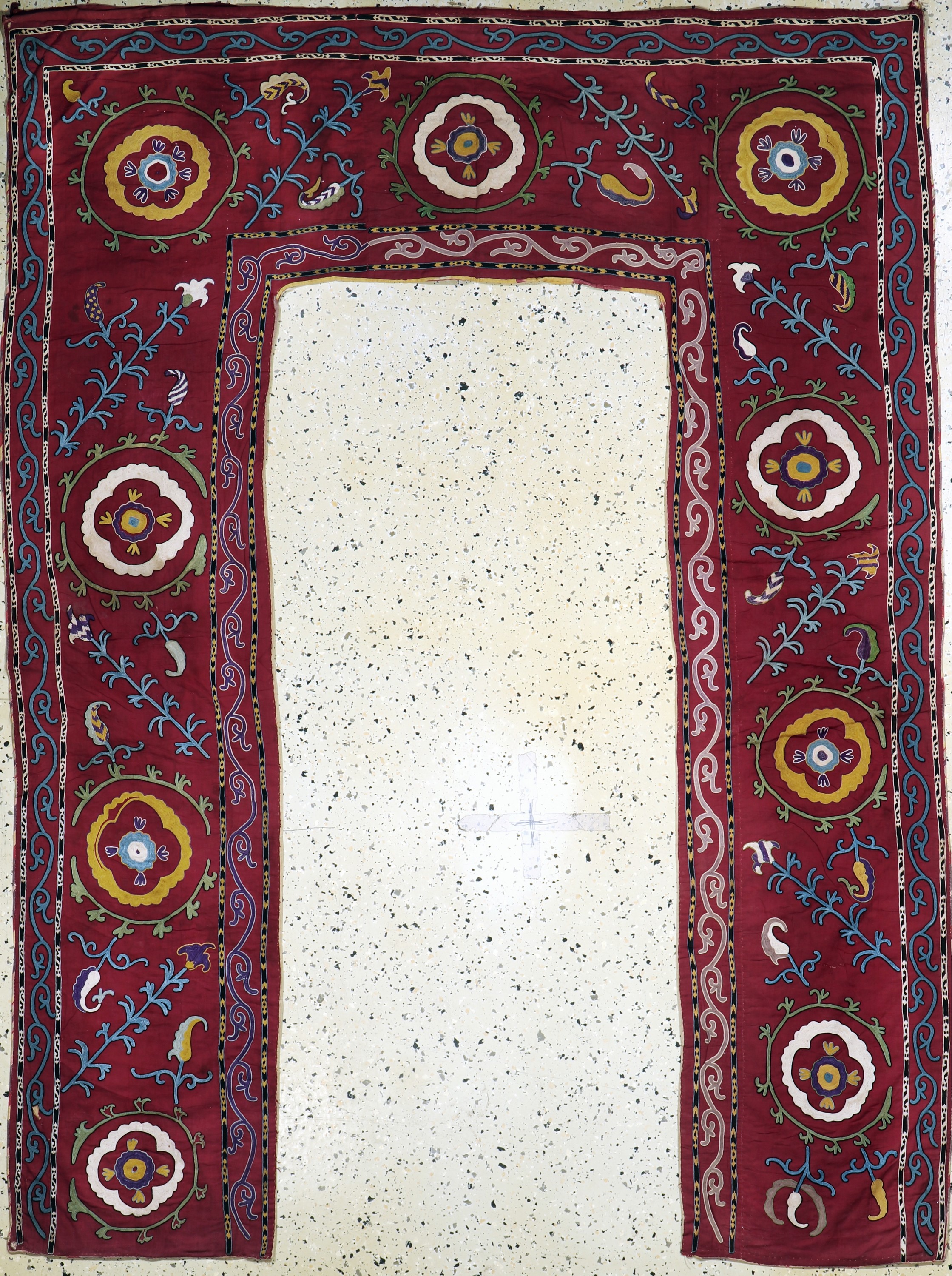 Susani"Kapunuk", Uzbekistan, um 1900, Seidenstickerei, ca. 217 x 159 cm, EHZ: 2-3, (kleine Löcher)