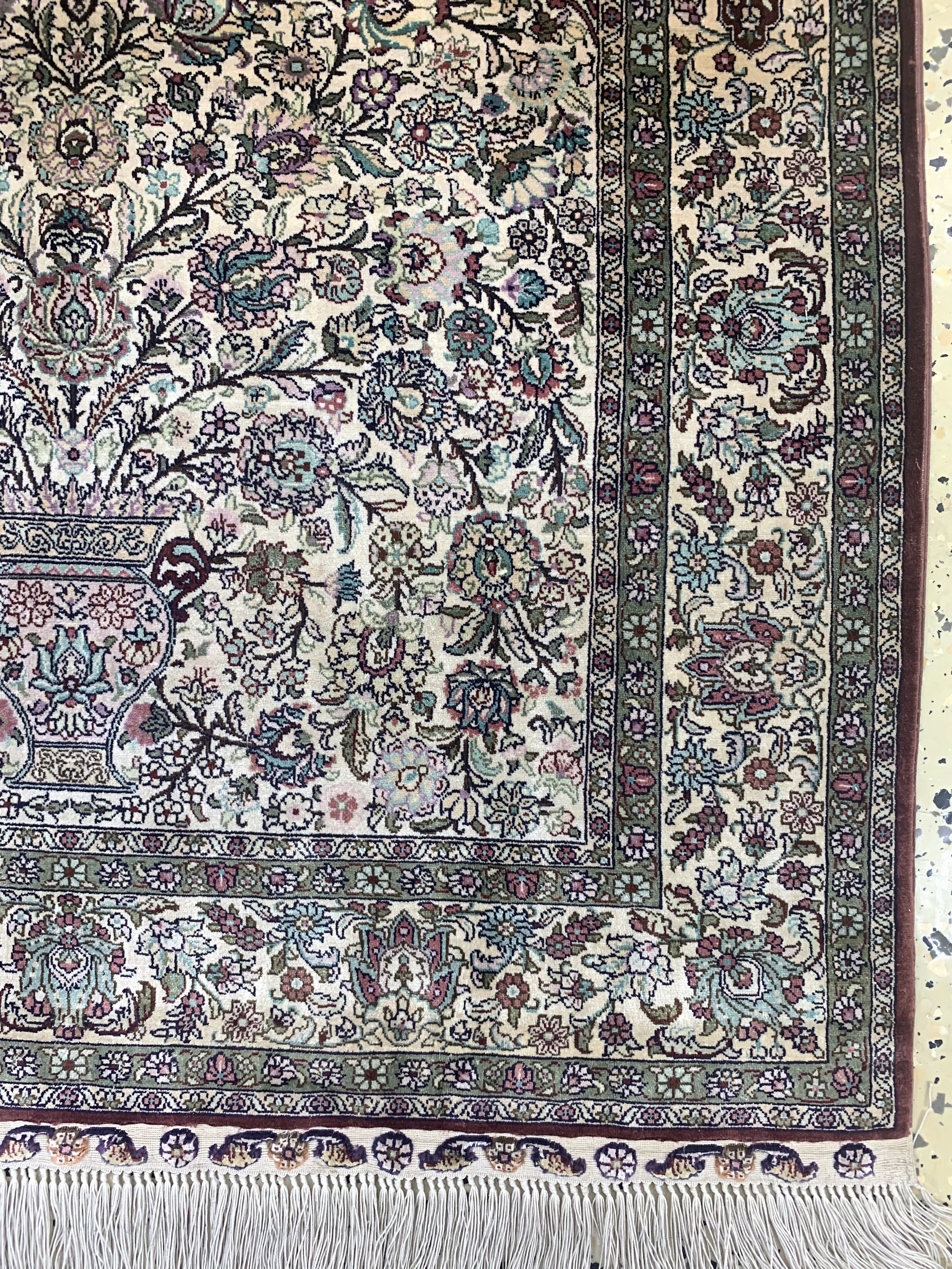 Detail a: Hereke Seide fein, China, Ende 20.Jhd, reine Naturseide, ca. 130 x 80 cm, EHZ: 1-2