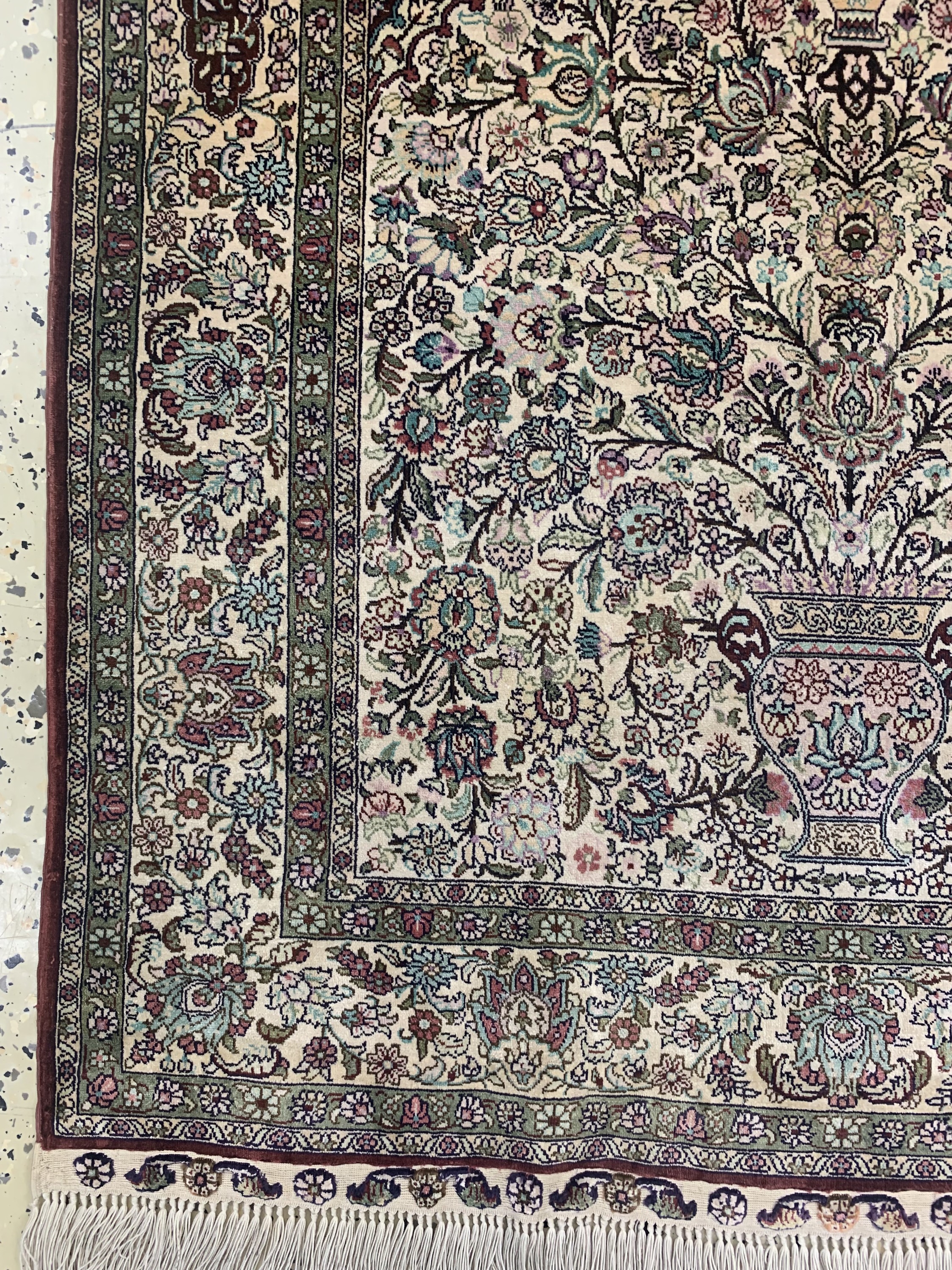 Detail b: Hereke Seide fein, China, Ende 20.Jhd, reine Naturseide, ca. 130 x 80 cm, EHZ: 1-2