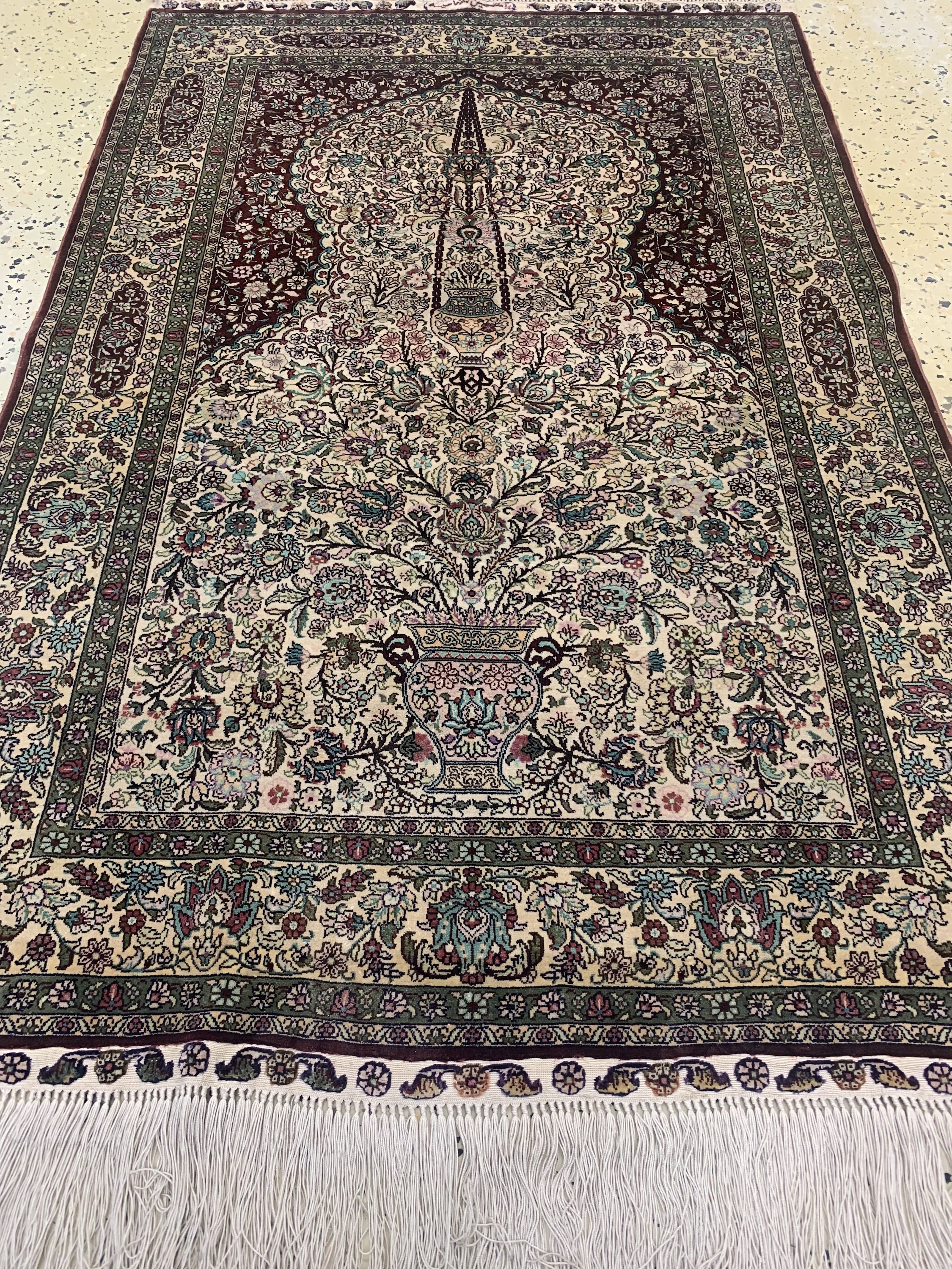 Detail d: Hereke Seide fein, China, Ende 20.Jhd, reine Naturseide, ca. 130 x 80 cm, EHZ: 1-2