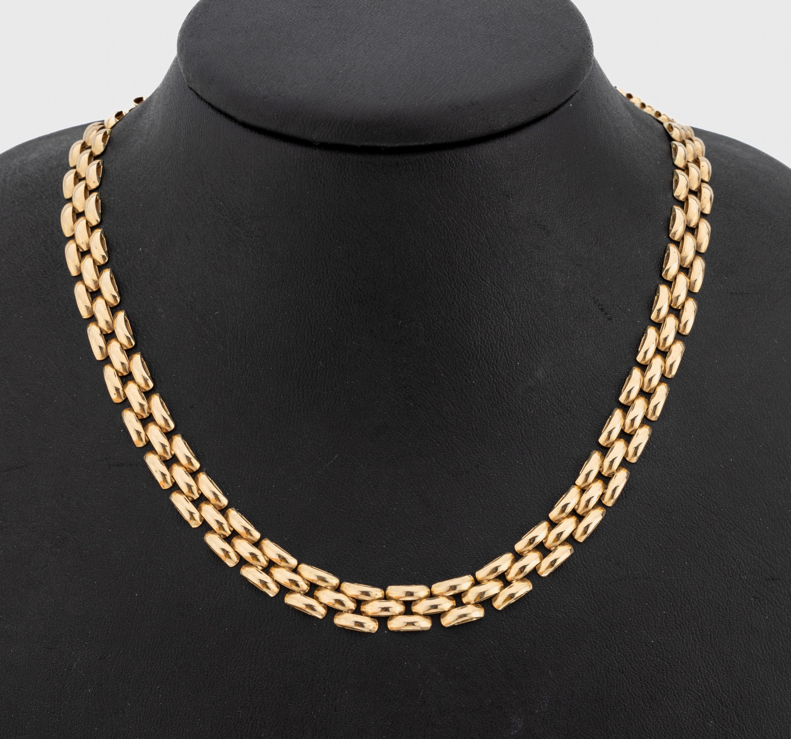 14 kt Gold Collier, GG 585/000, 3-rhg. Backsteinoptik, L. ca. 45 cm, Kastenschloss mit Sicherheitsacht, ca. 22.1 g