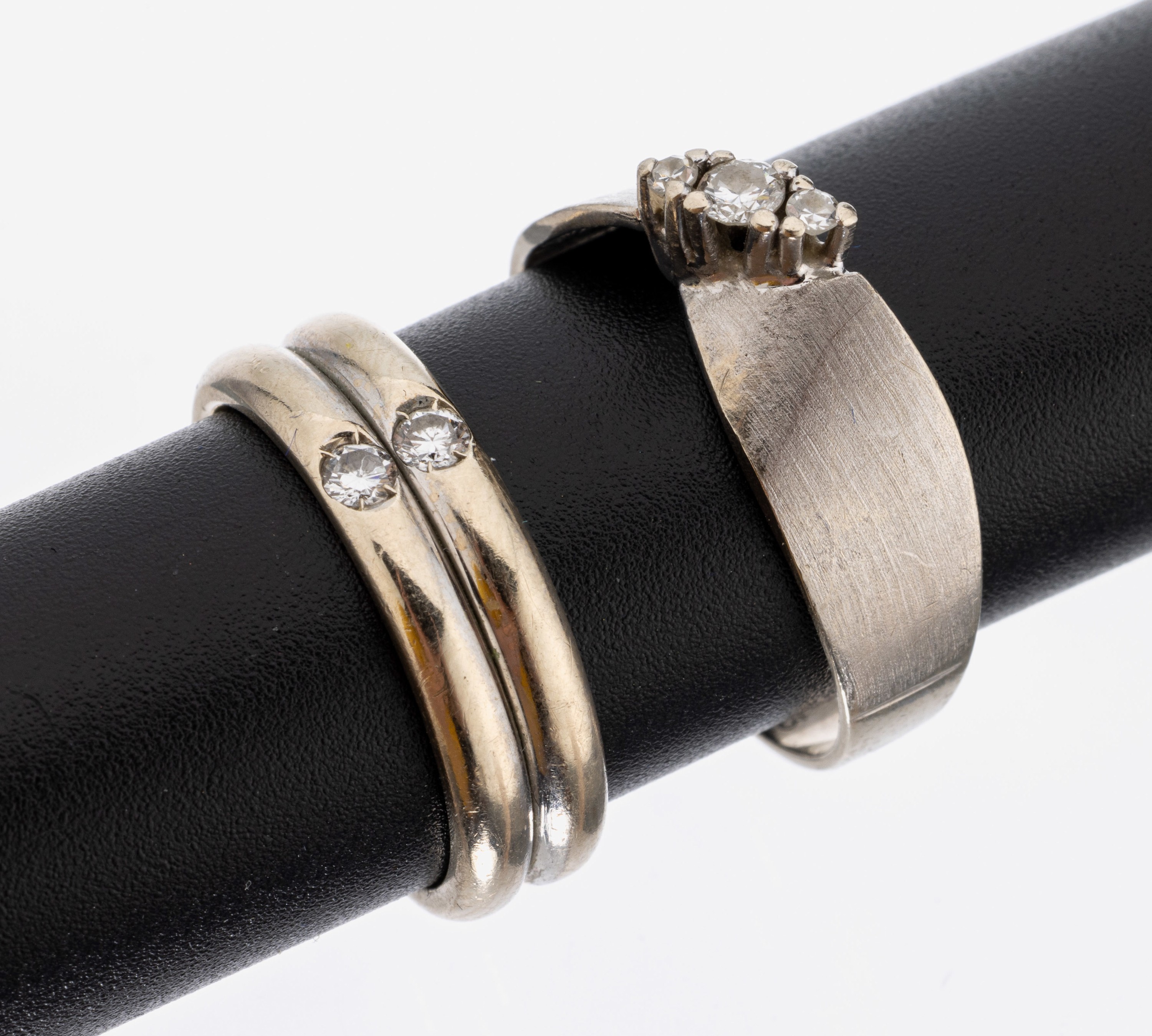 Konvolut 2 14 kt Gold Diamant-Ringe, WG 585/000, 1 x teilw. sat., 1 Brillant und 2 8/8-Diamanten zus. ca. 0.07 ct Weiß/si, RW 58, 1 x ehemals 2 ...