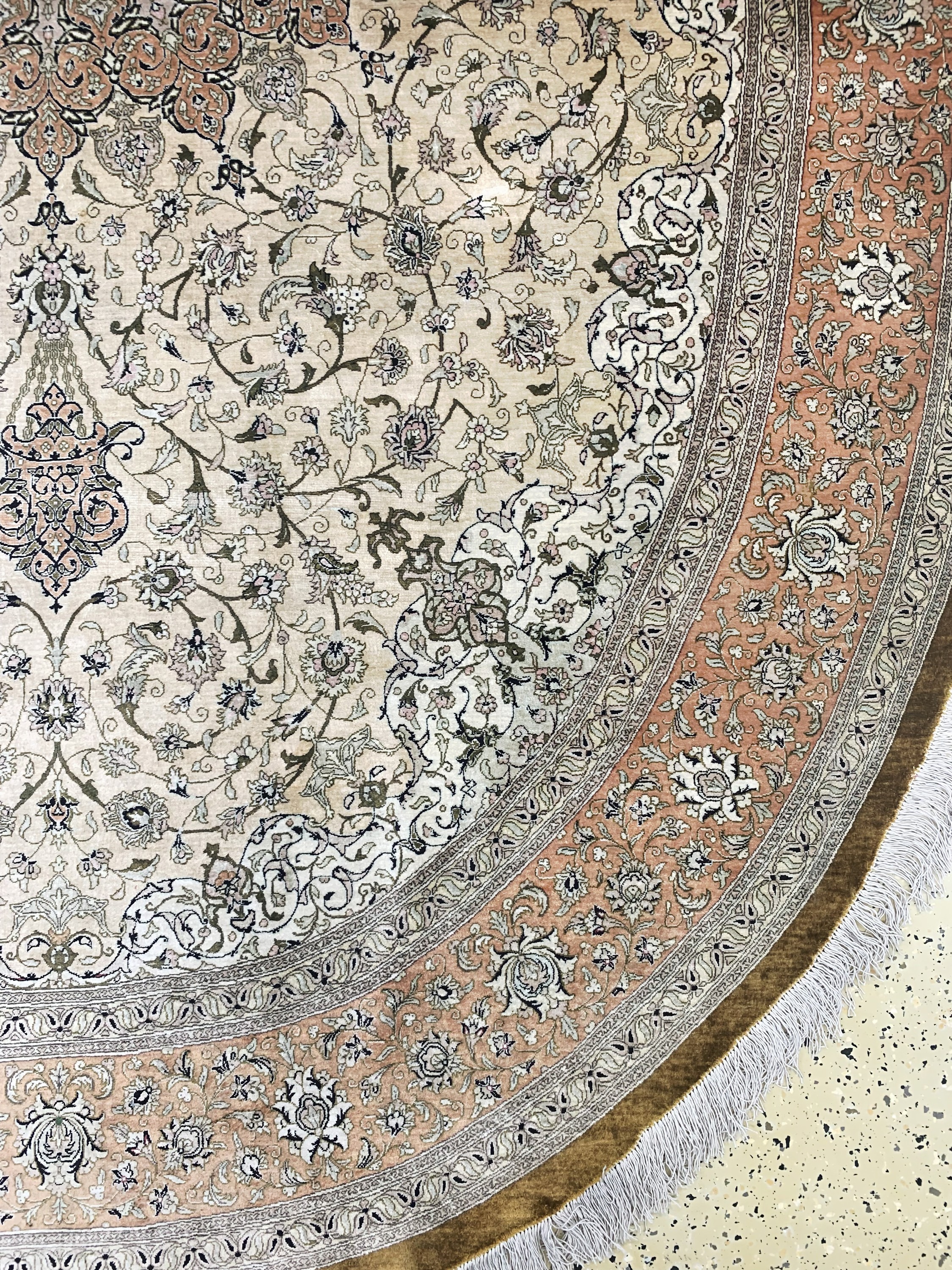 Detail a: Ghom Seide fein Persien, signiert(Ahmadi), Ende 20.Jhd, reine Naturseide, ca. 303 x 198 cm, ca. 1,0 Mio. Kn/qm, EHZ: 1-2