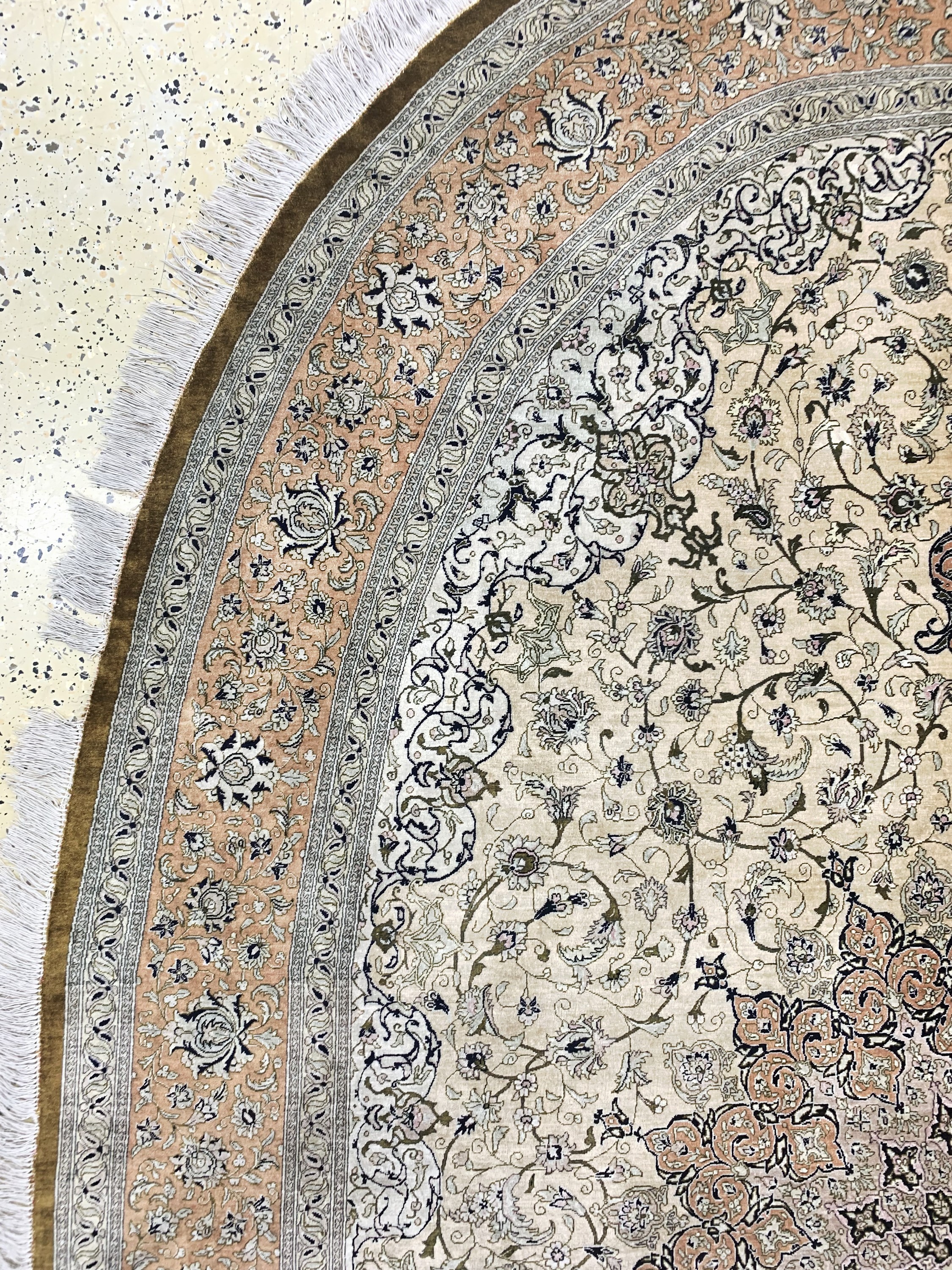 Detail d: Ghom Seide fein Persien, signiert(Ahmadi), Ende 20.Jhd, reine Naturseide, ca. 303 x 198 cm, ca. 1,0 Mio. Kn/qm, EHZ: 1-2