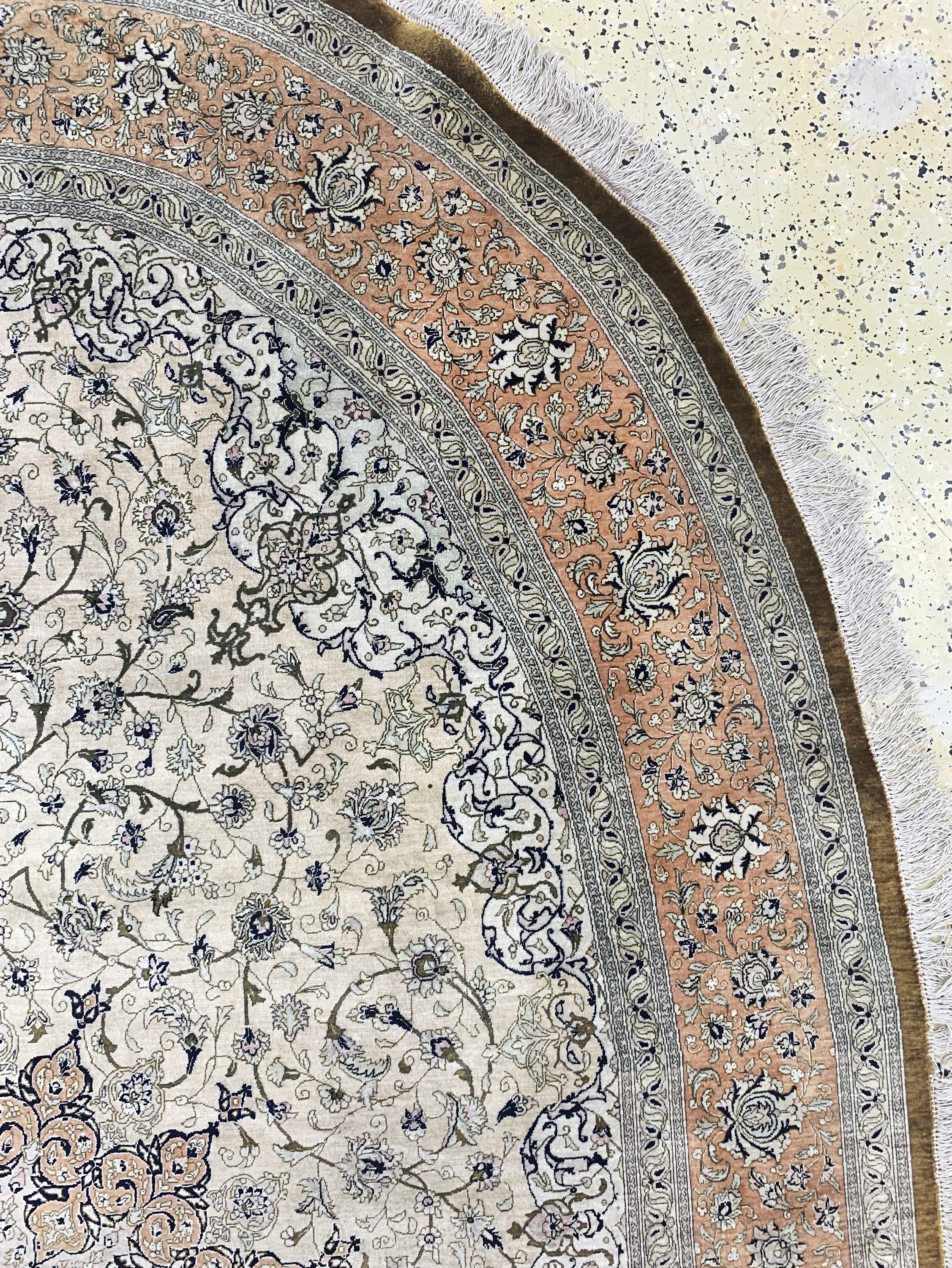 Detail e: Ghom Seide fein Persien, signiert(Ahmadi), Ende 20.Jhd, reine Naturseide, ca. 303 x 198 cm, ca. 1,0 Mio. Kn/qm, EHZ: 1-2