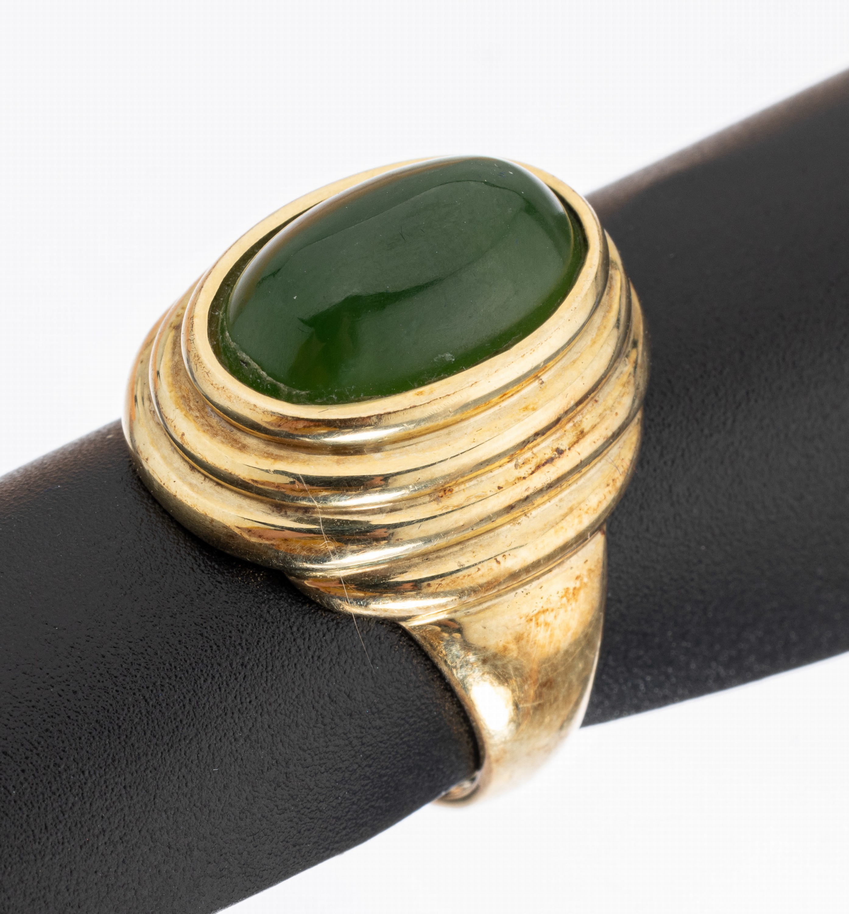 14 kt Gold Nephrit-Ring, GG 585/000, Nephrit-Cabochon, ca. 8.6 g, RW 55