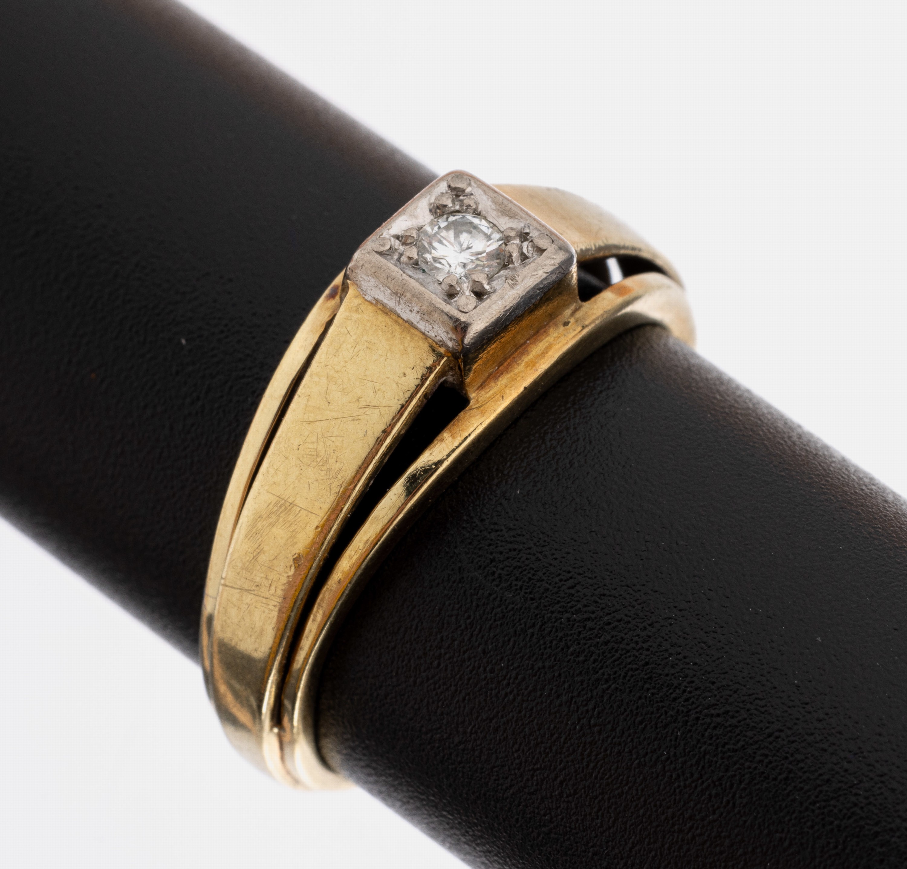 14 kt Gold Brillant-Ring, GG/WG 585/000, 1 Brillant ca. 0.08 ct Weiß/si, ca. 4.5 g, RW 56