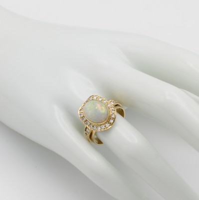 26862511a - Ring mit Opal und Brillanten, GG 750/000, Opal ca. 12x10 mm, Brill. zus. ca. 0.35 ct ...