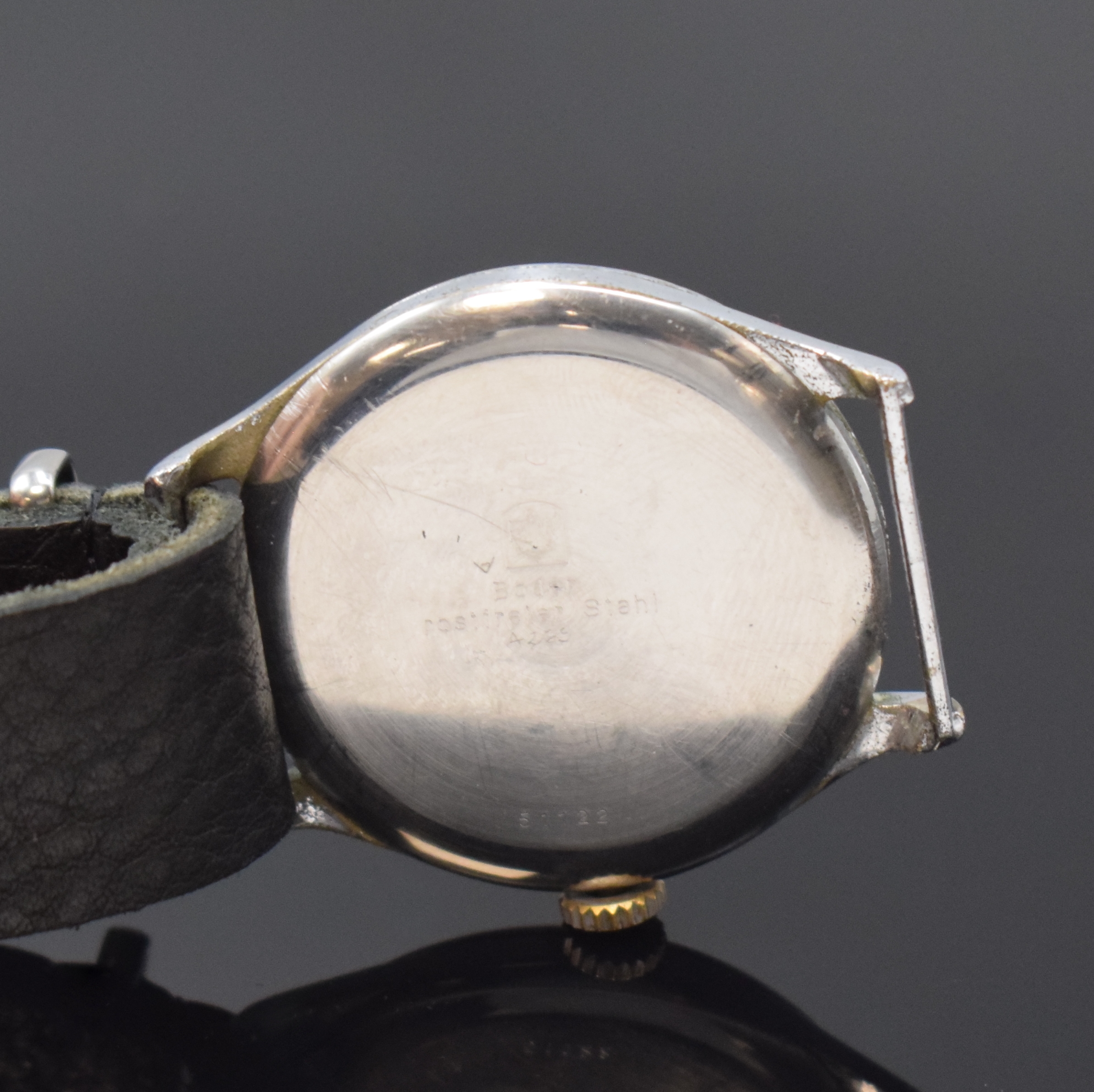 Detail d: FRENCA Antimagnetique seltene, große Armbanduhr, Schweiz/Deutschland um 1940, verchromtes Gehäuse altersbed. ber., Edelstahlboden aufgedr., silb. ...