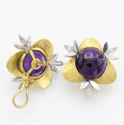 26862705a - Paar Ohrstecker mit Amethysten und Diamanten, GG 750/000, Amethyste ca. 15 mm, Brill. ...