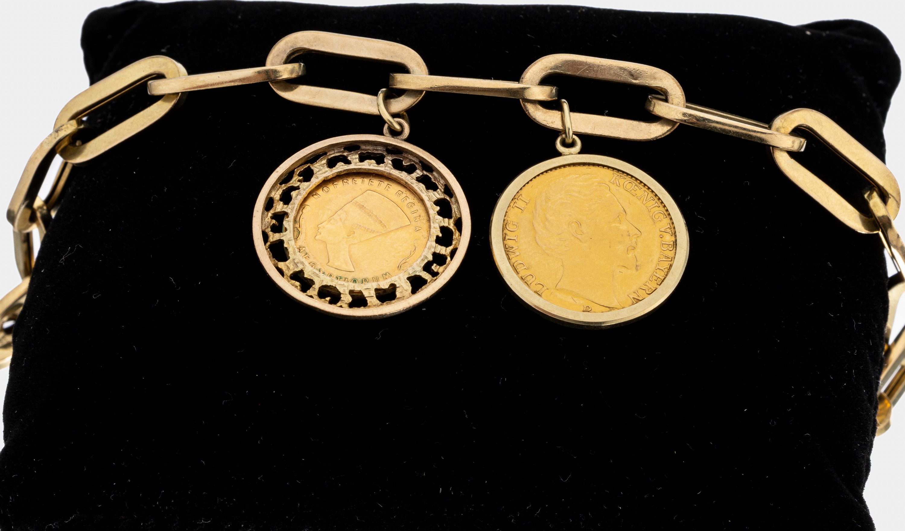 8 kt Gold Armband mit Münzanhänger, 10 MarkDeutsches Reich 1878, Ludwig II. König von Bayern und Nofretete Regina, ca. 16.5 g, L. ca. 21 cm